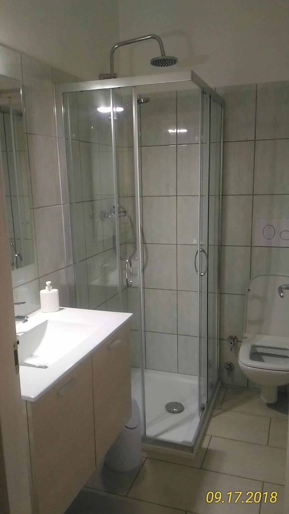 Deluxe Room (2 Adults + 1 Child) - Photo 3