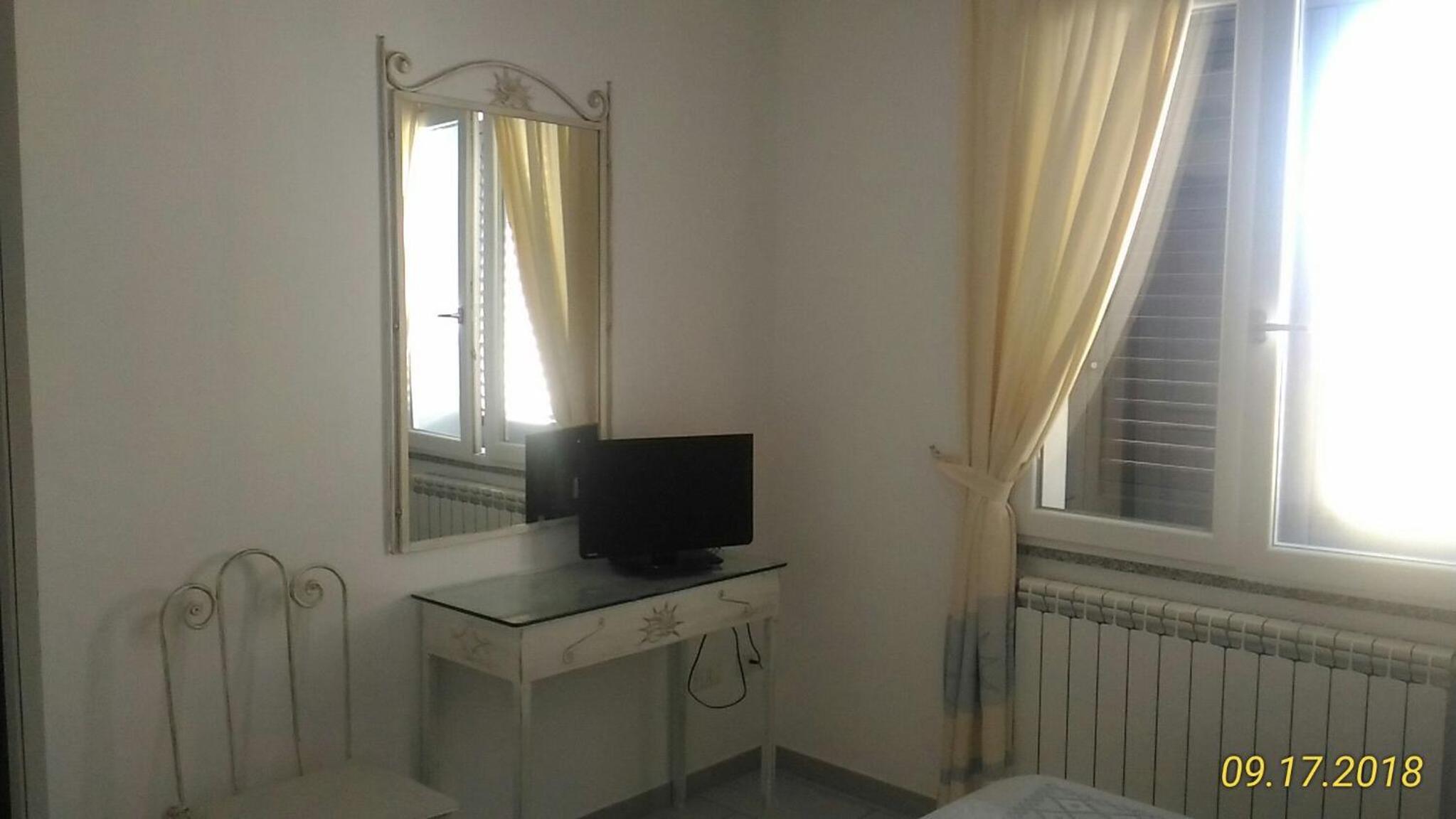 Deluxe Room (2 Adults + 1 Child) - Photo 4