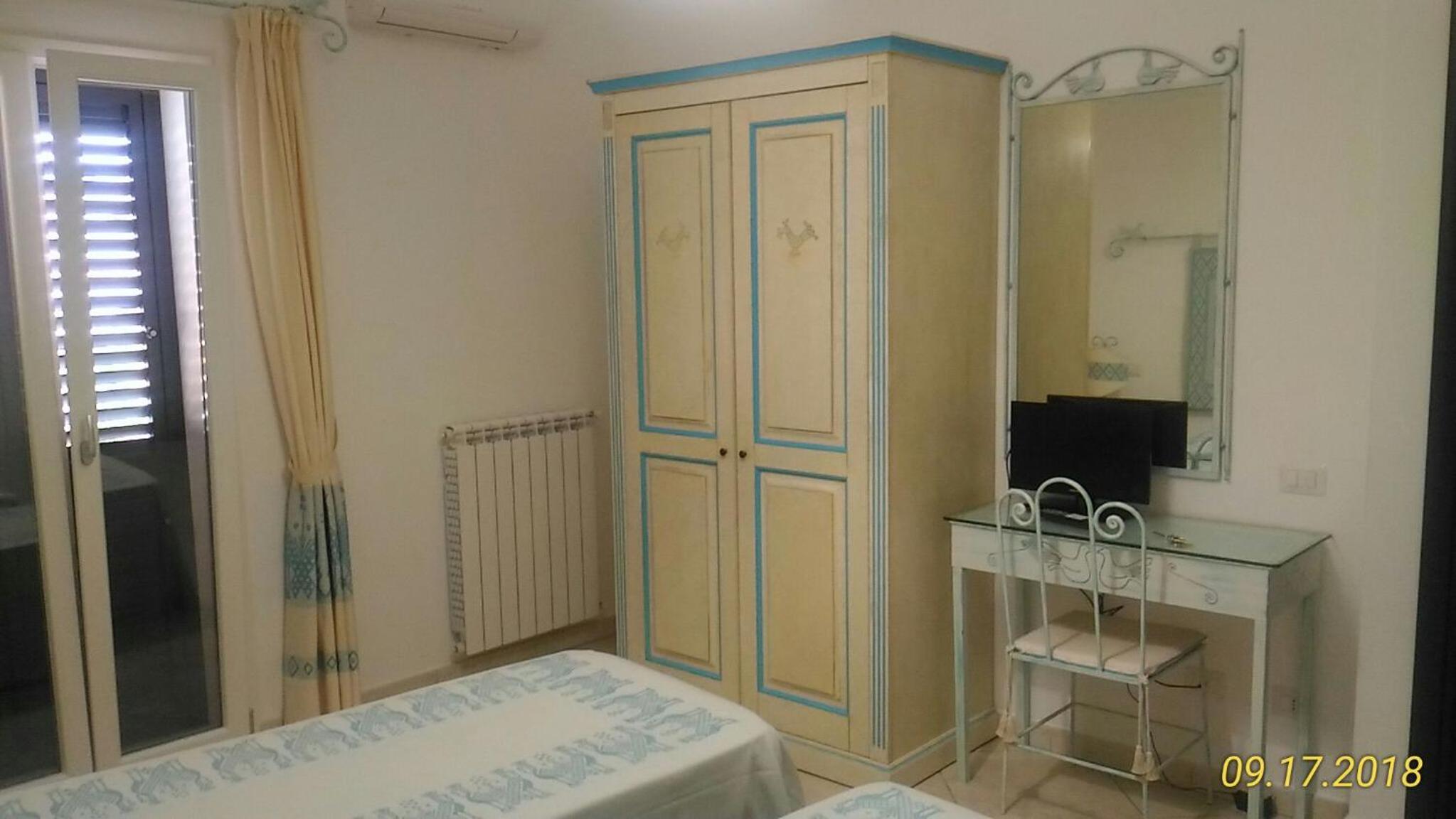 Twin Room - Photo 3