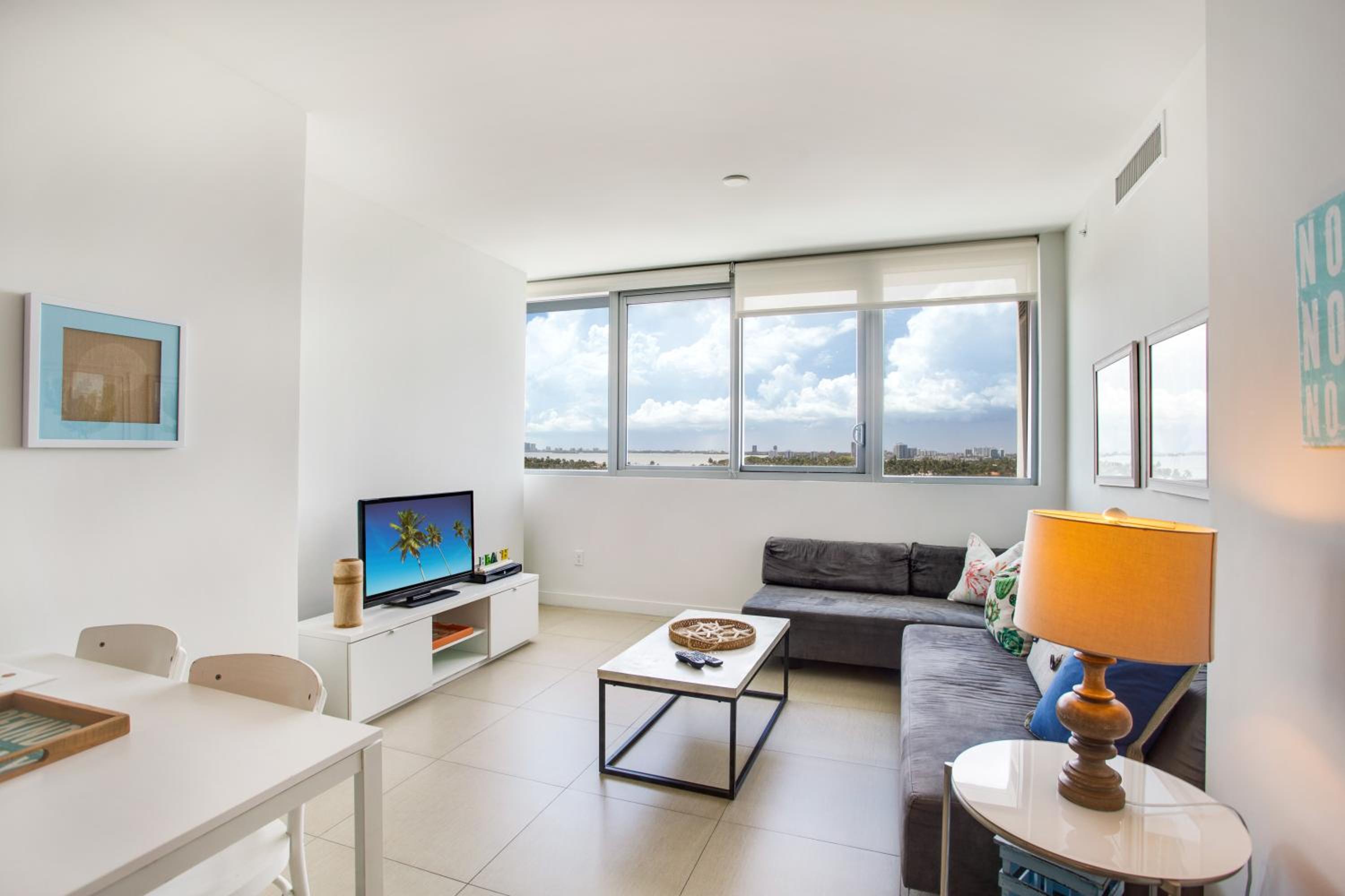One-Bedroom Apartment with City View (No Balcony)