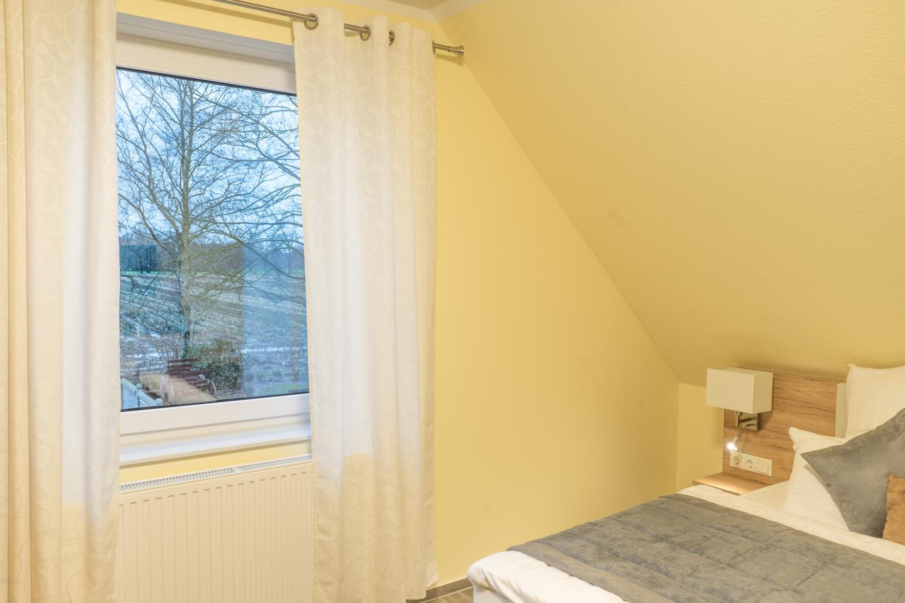 Deluxe Family Suite - Photo 14