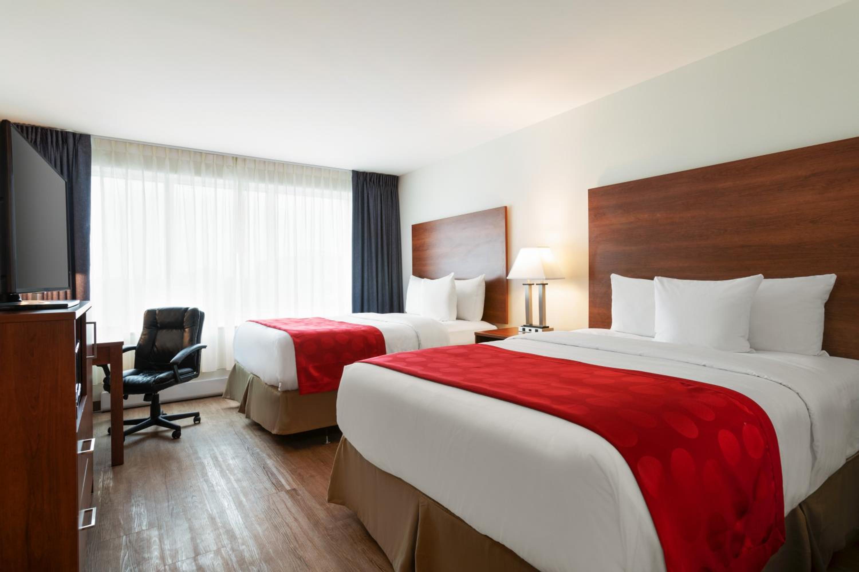 Queen Room with Two Queen Beds - Non-Smoking - Photo 1