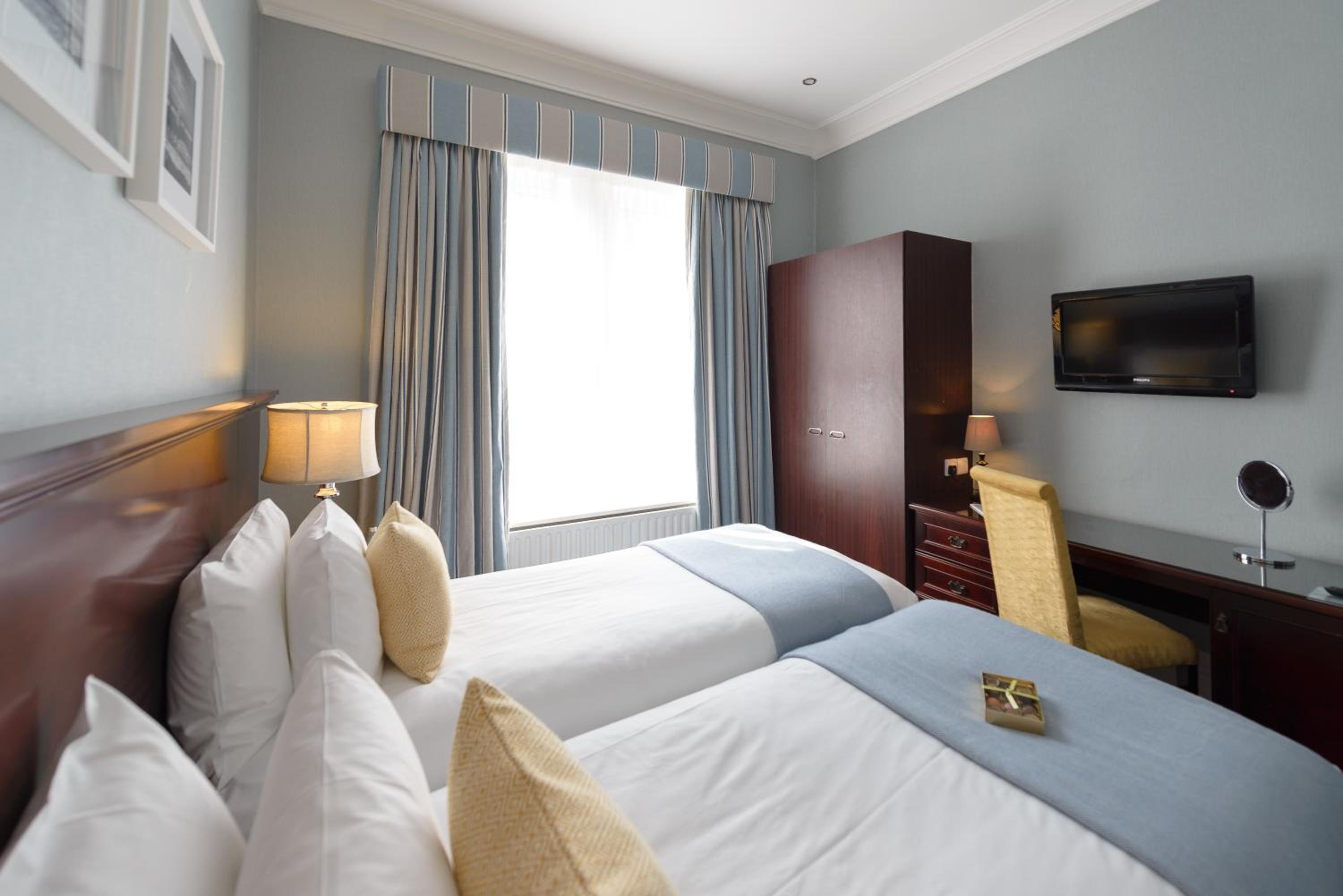 Standard Twin Room - Photo 2
