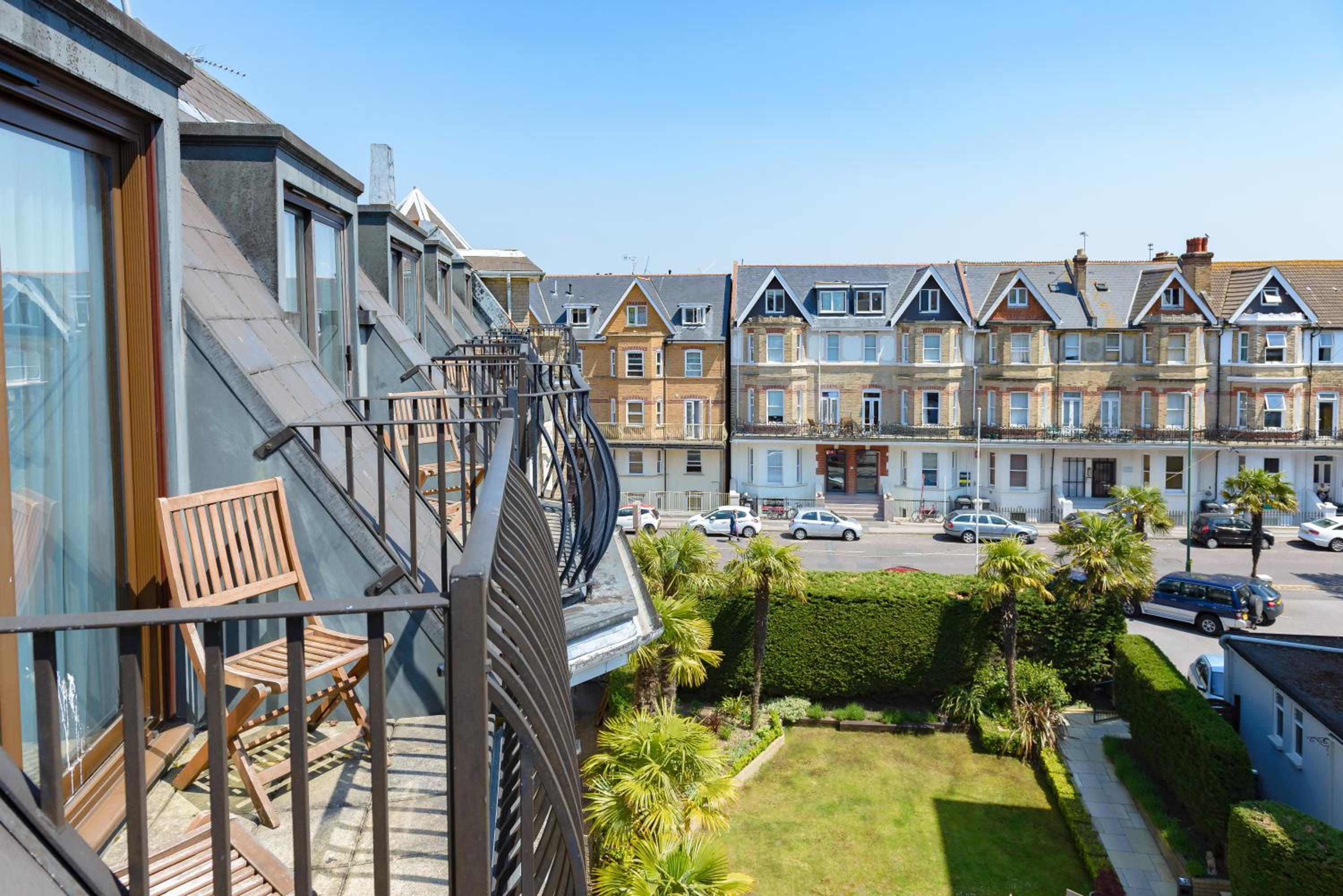 Double Room with Balcony - Photo 4