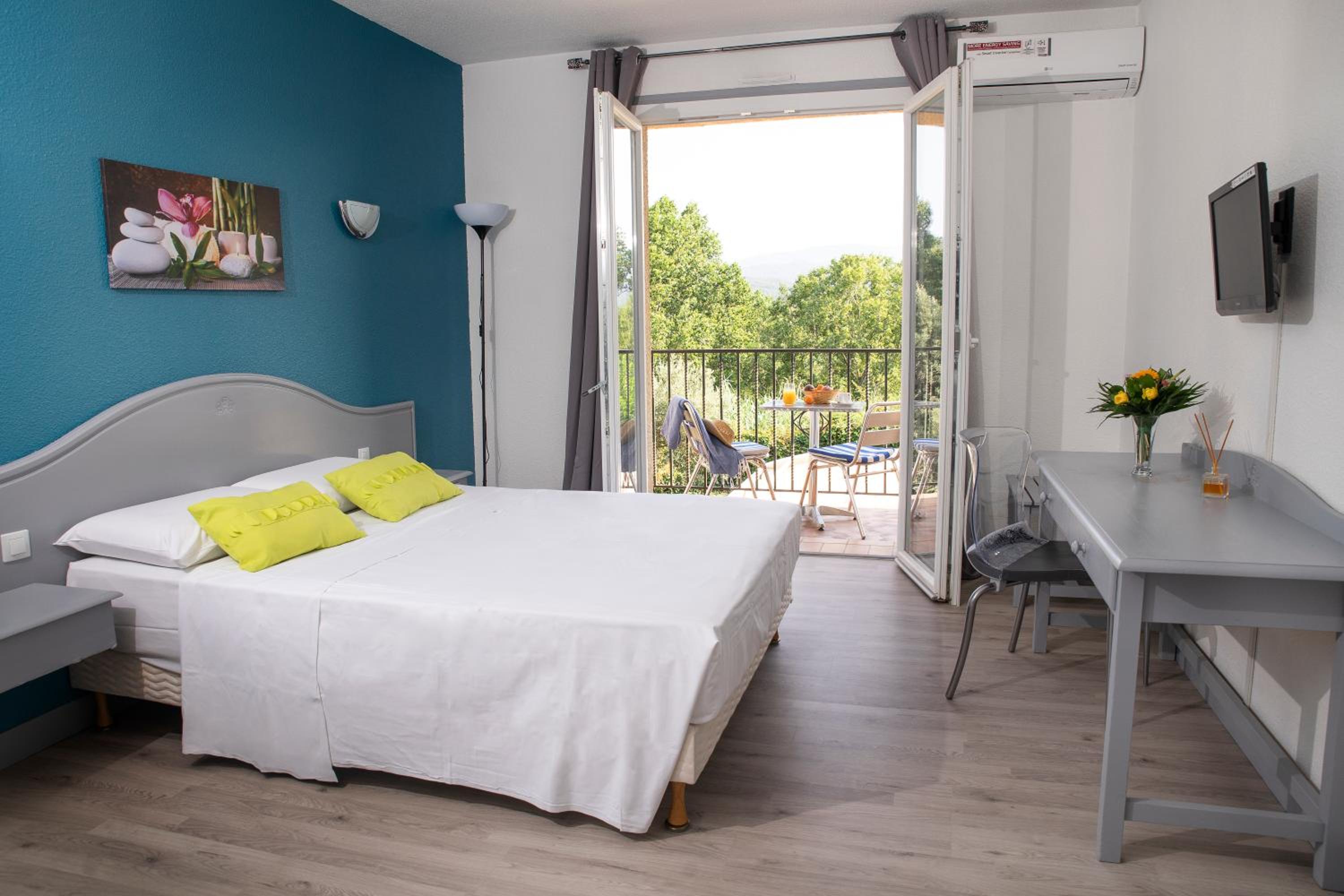 Quadruple Room with Mountain View