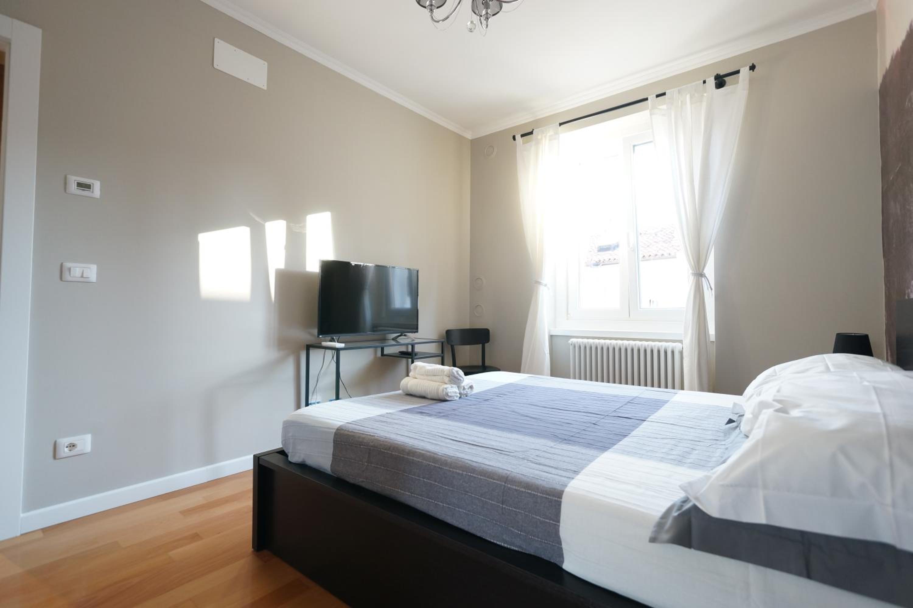 Double Room with Private Bathroom - Photo 8