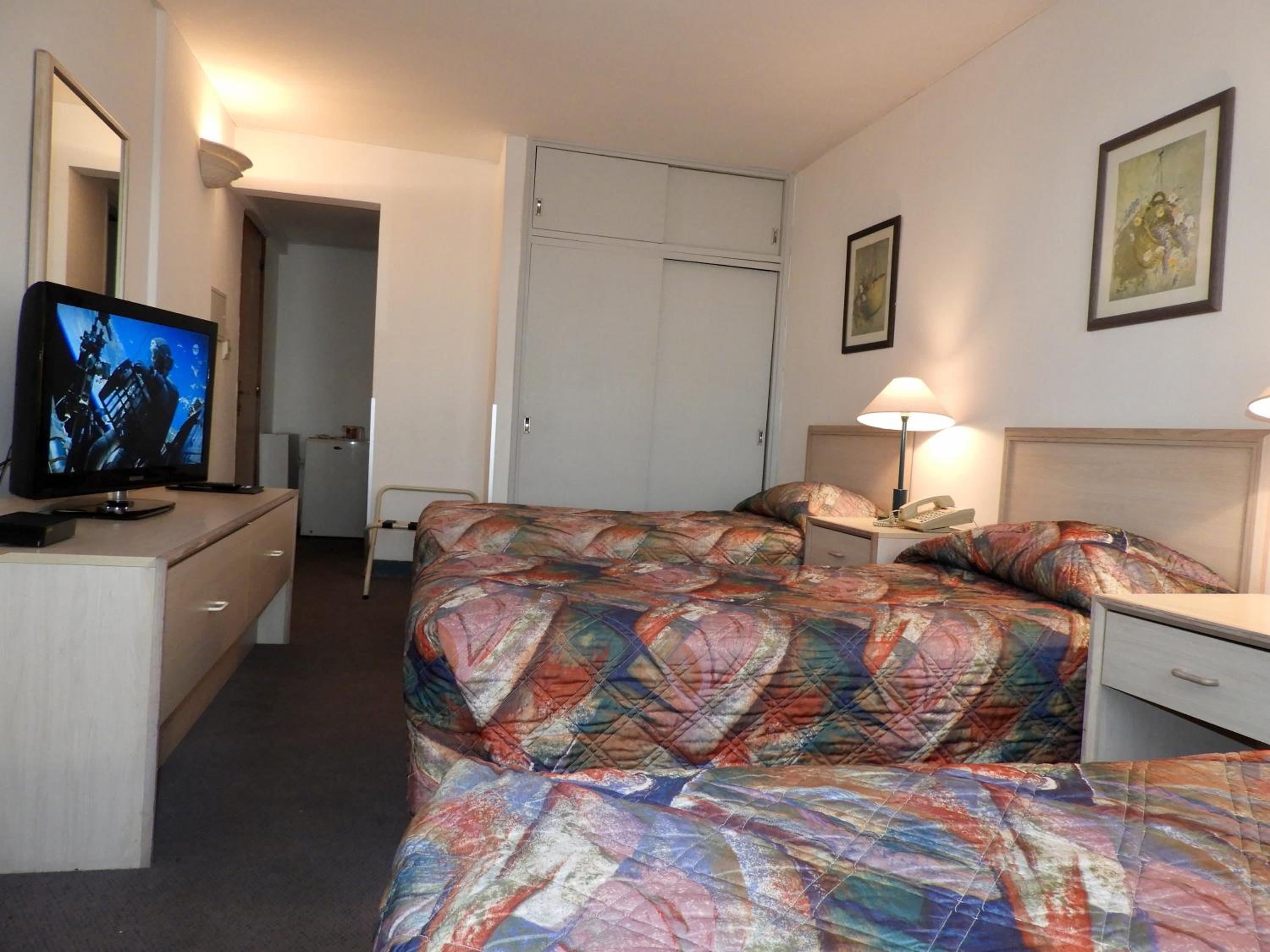 Standard Triple Room photo 2