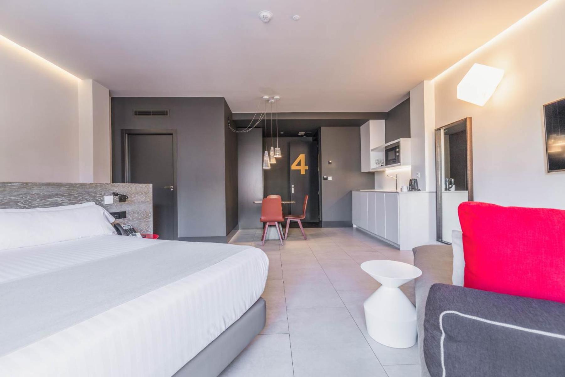 Exterior Triple Room