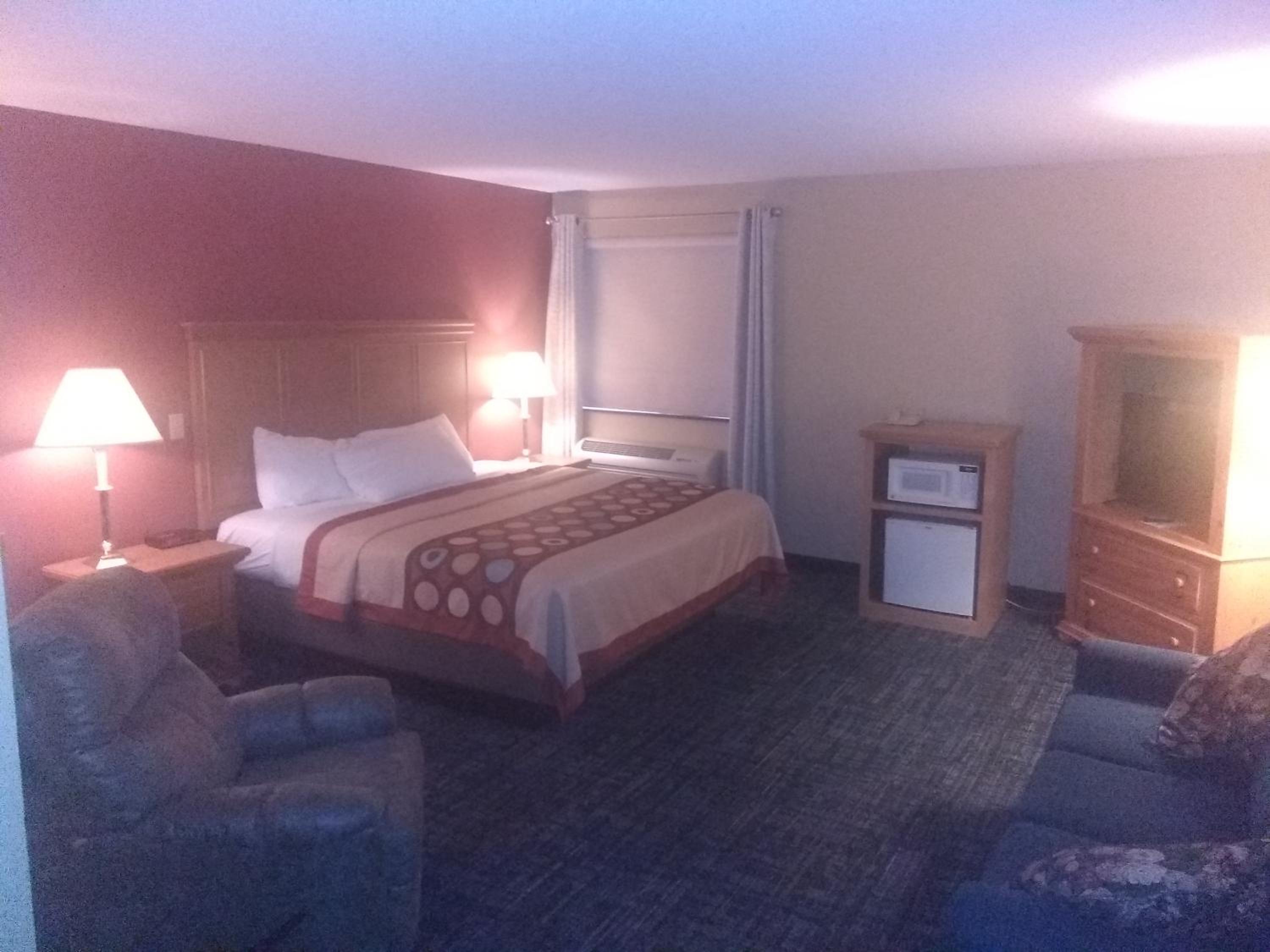Deluxe King Room - Non-Smoking - Photo 4