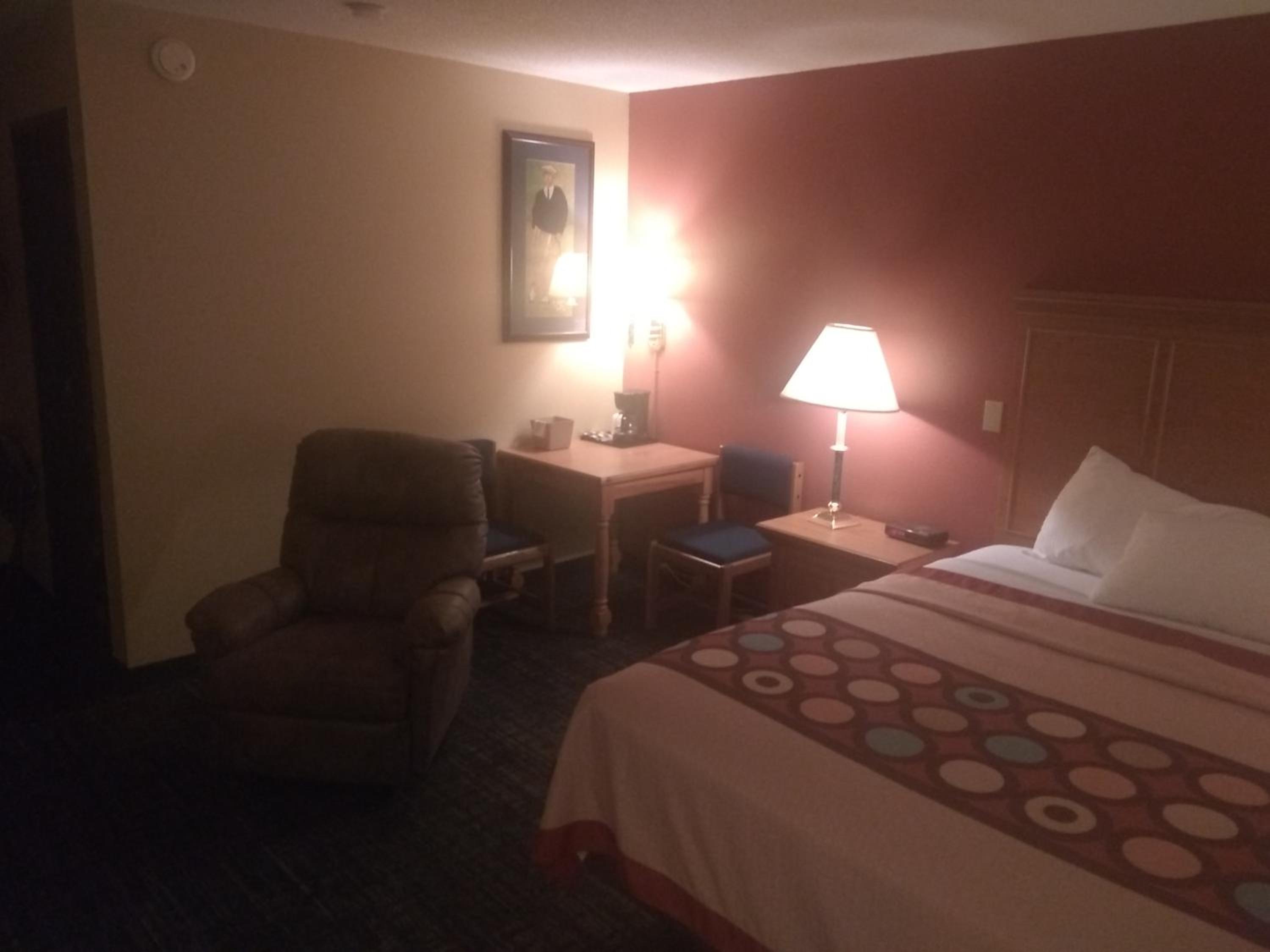 Deluxe King Room - Non-Smoking - Photo 1