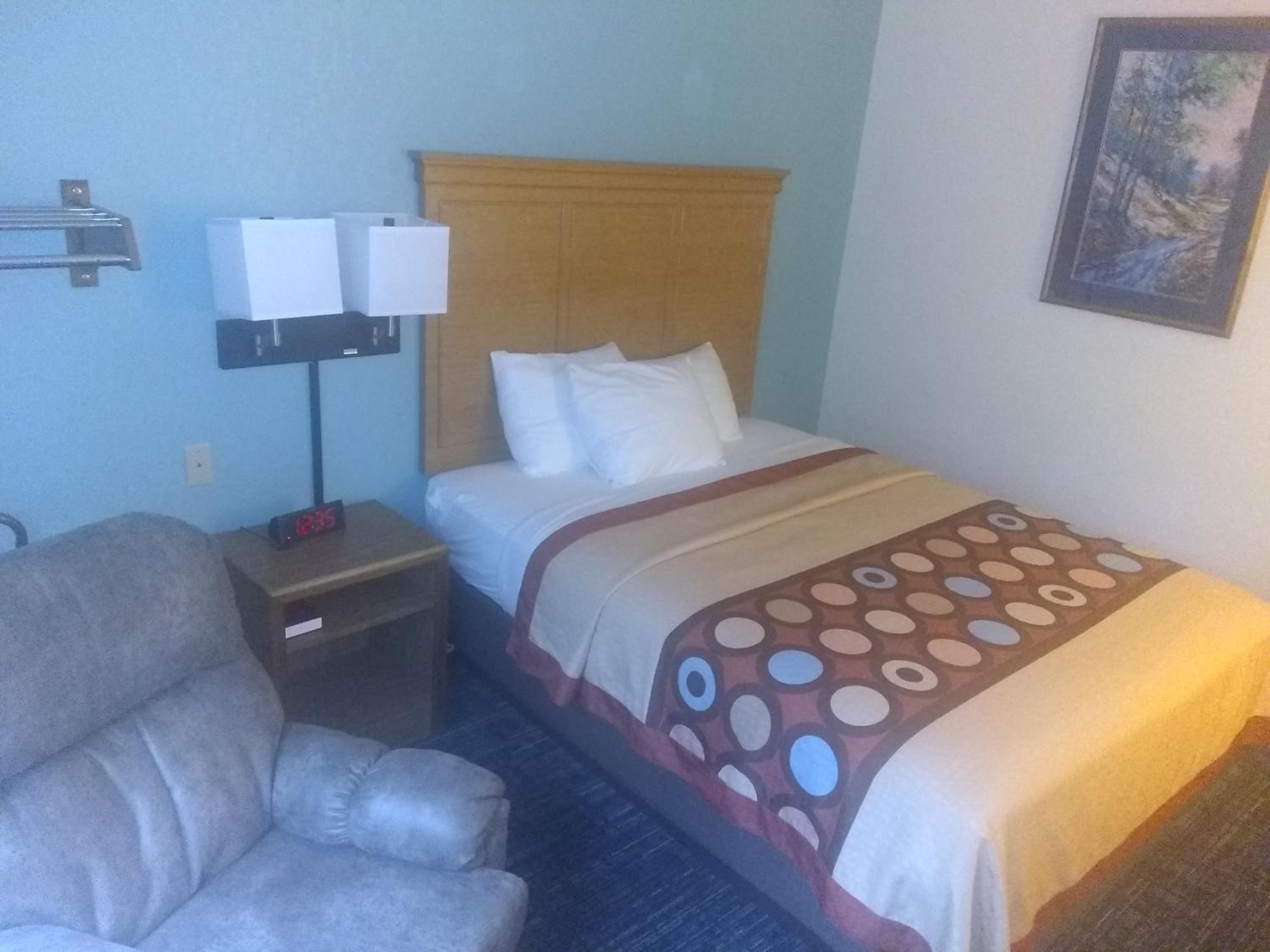 King Room - Non-Smoking - Photo 2