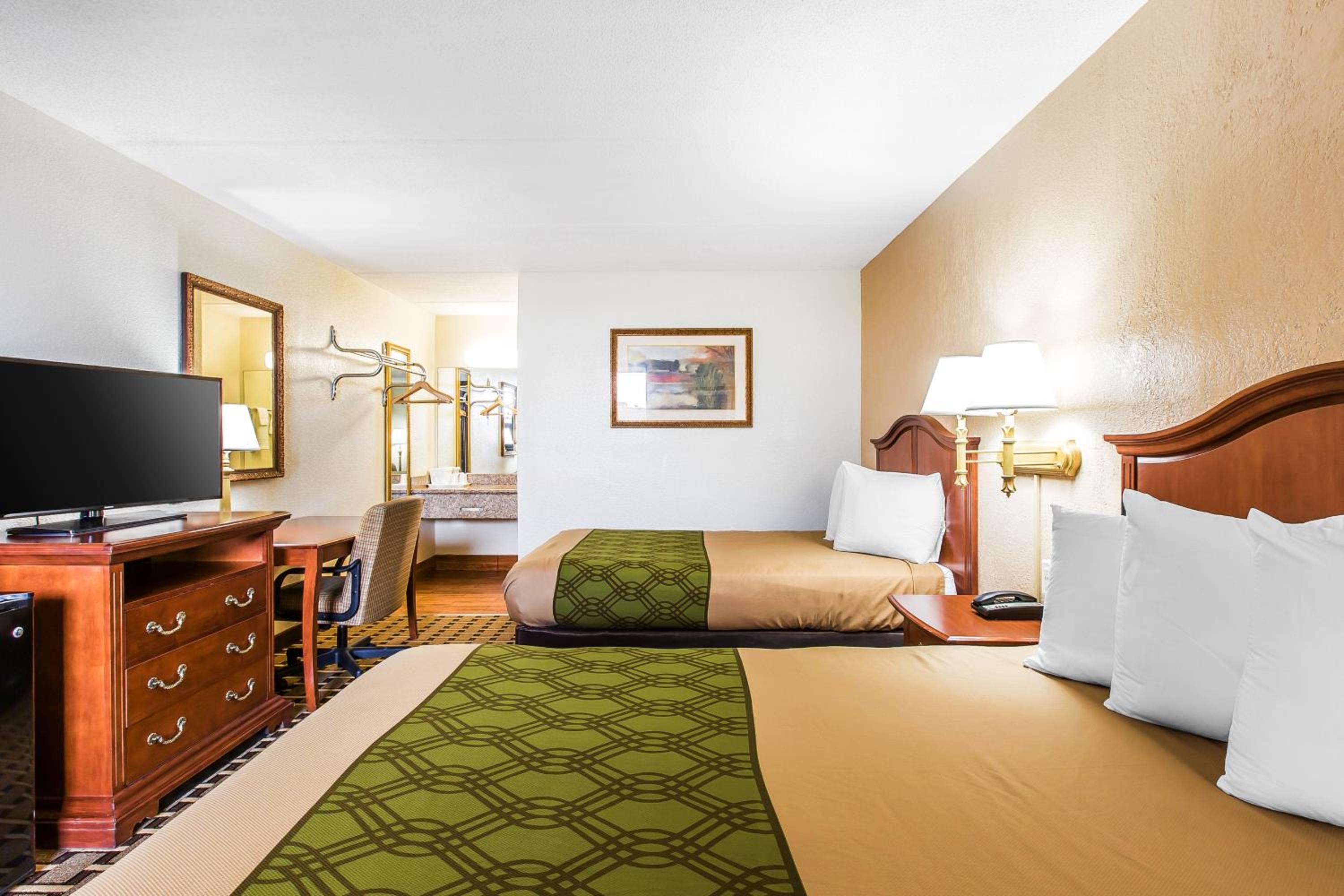 Double Room with Two Double Beds - Non-Smoking - Photo 5