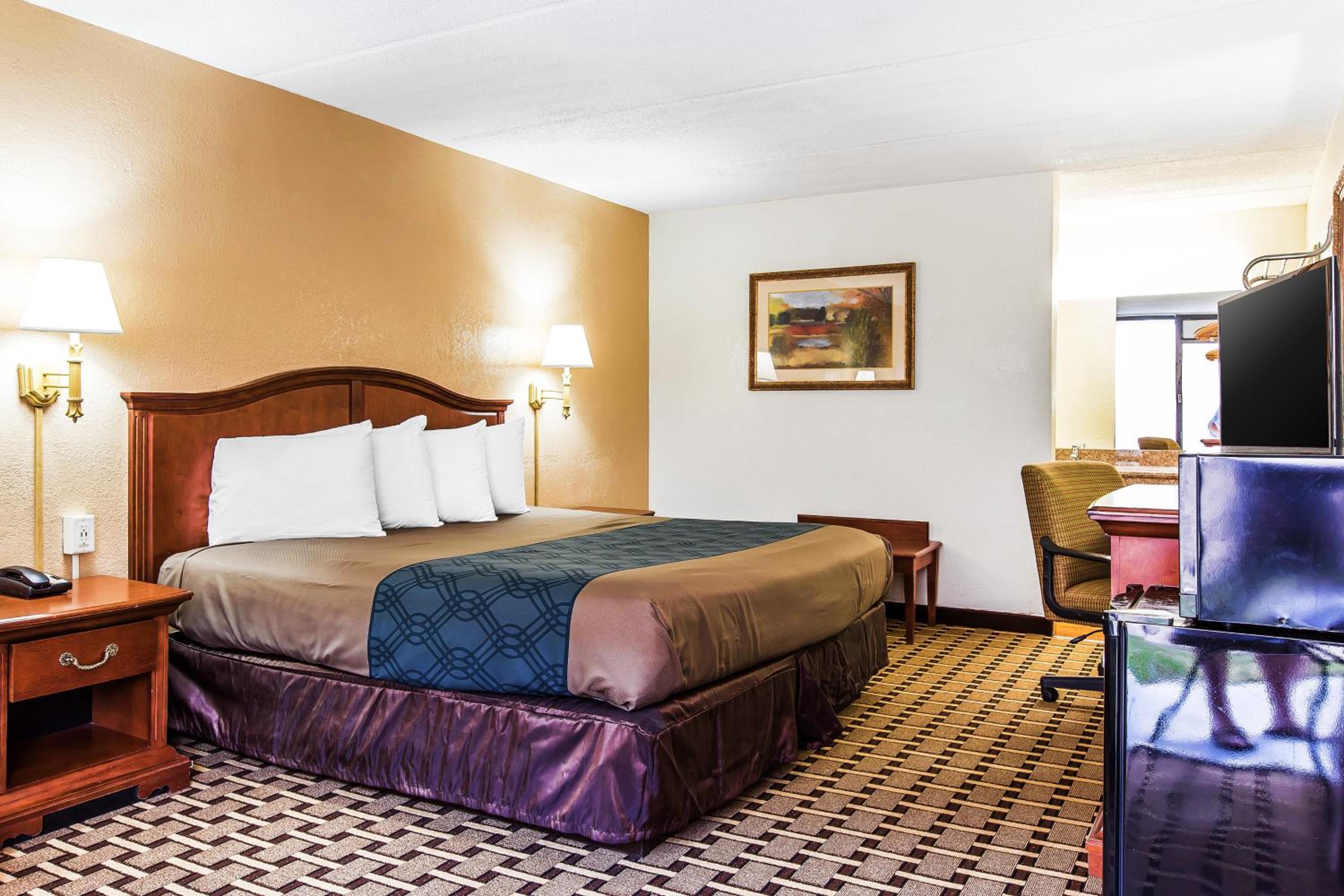 King Room - Non-Smoking - Photo 10