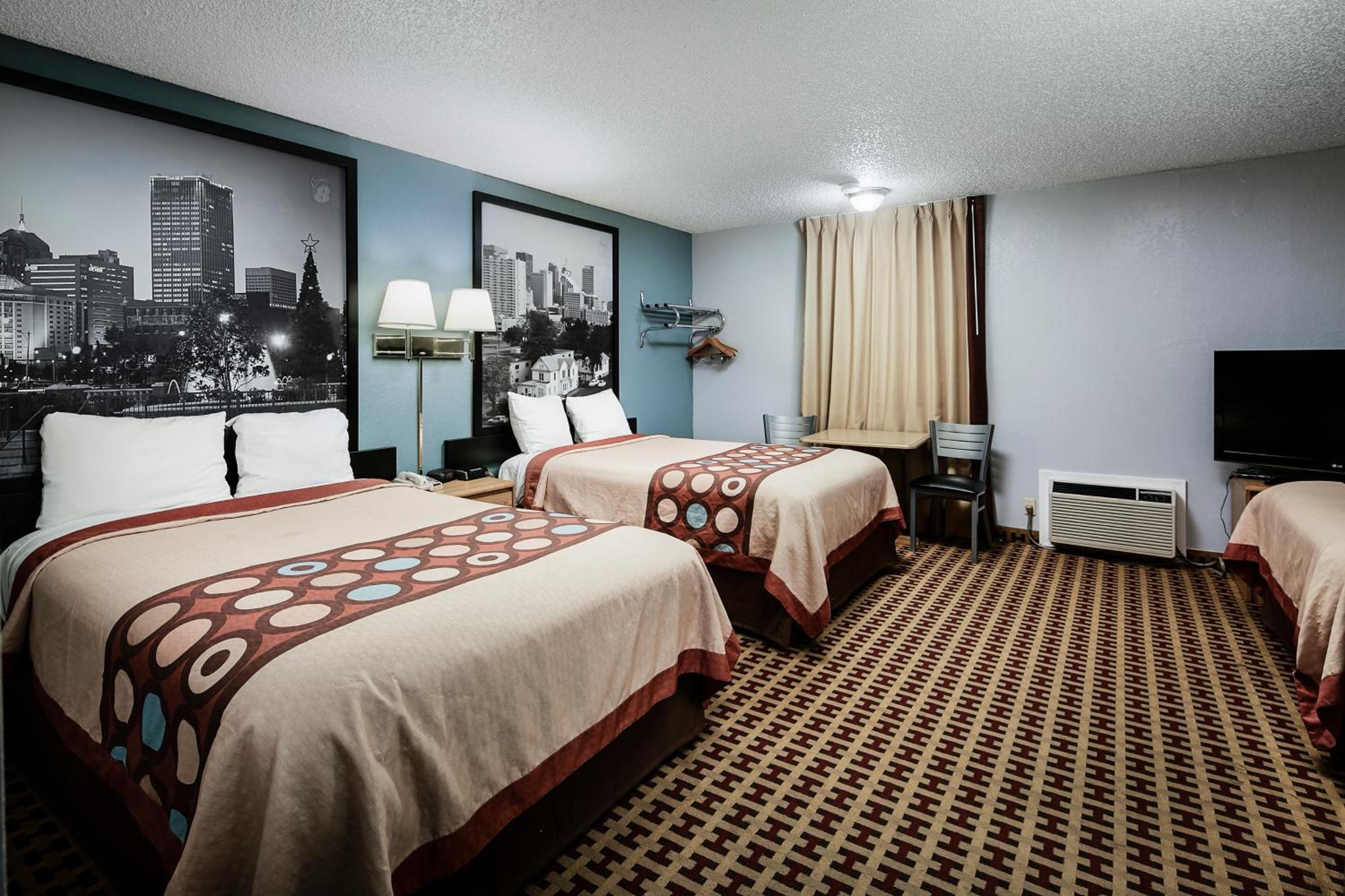 Double Room with Two Double Beds - Smoking - Photo 4