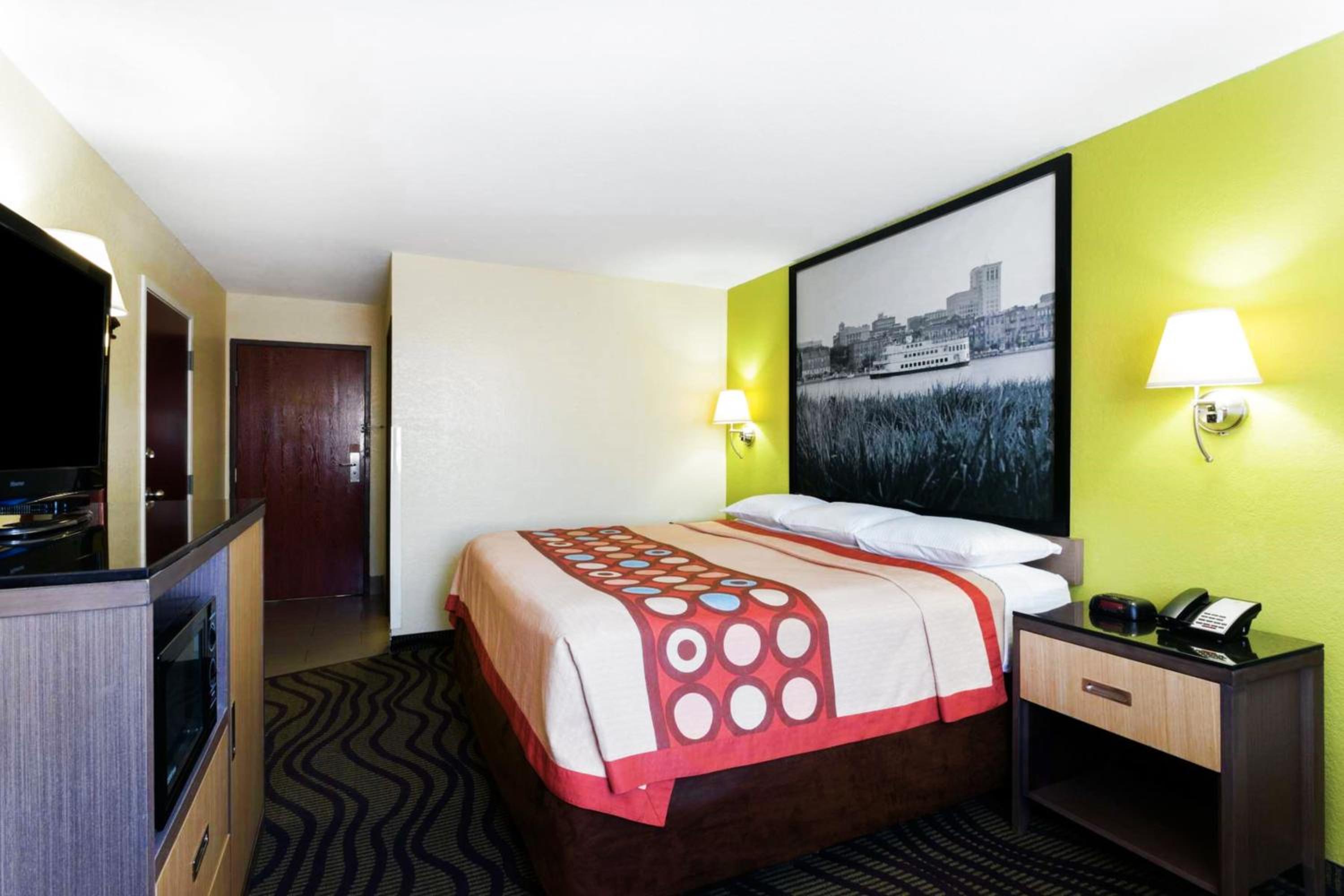 King Room - Non-Smoking - Photo 2
