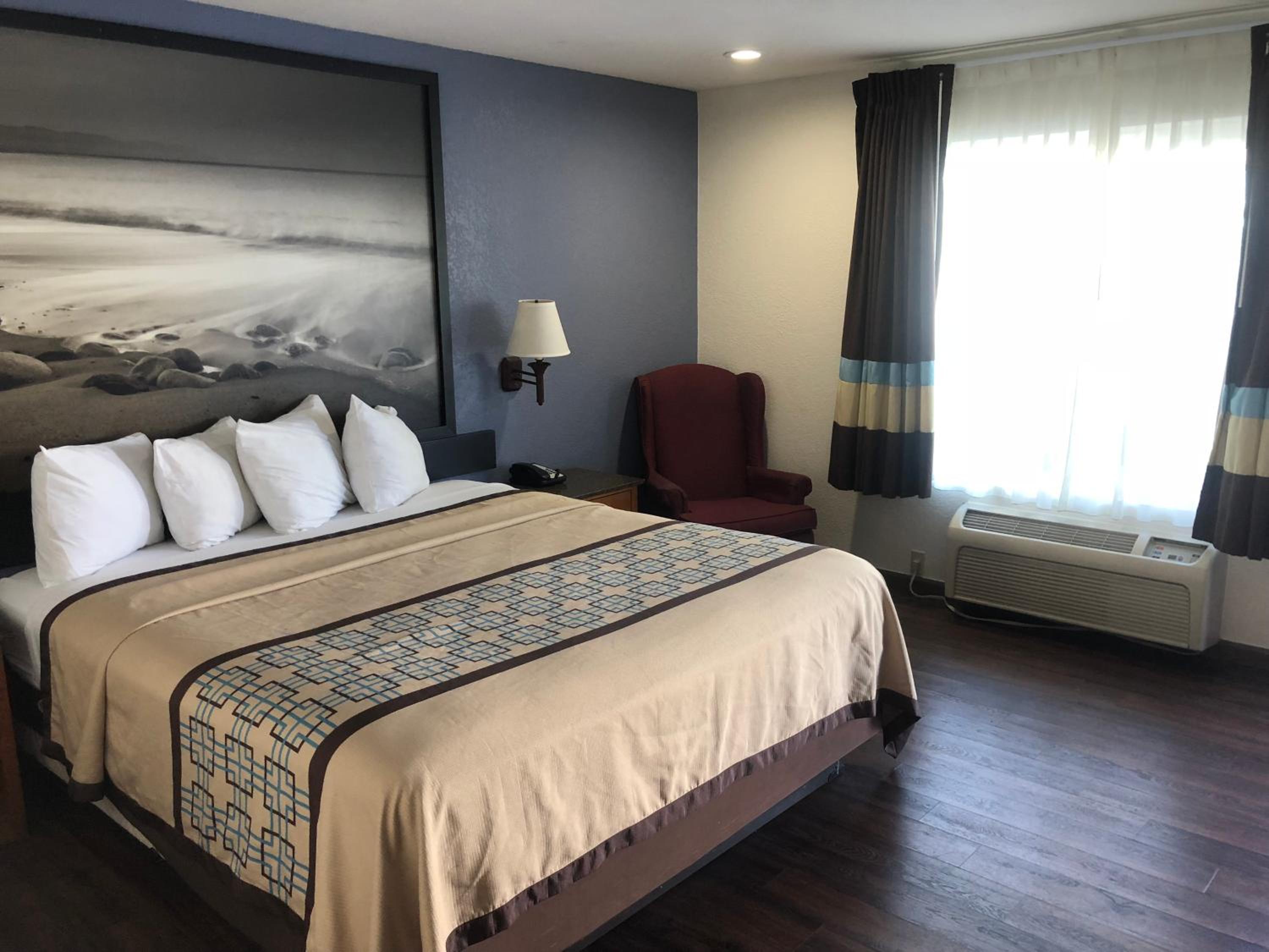 King Room - Non-Smoking - Photo 1