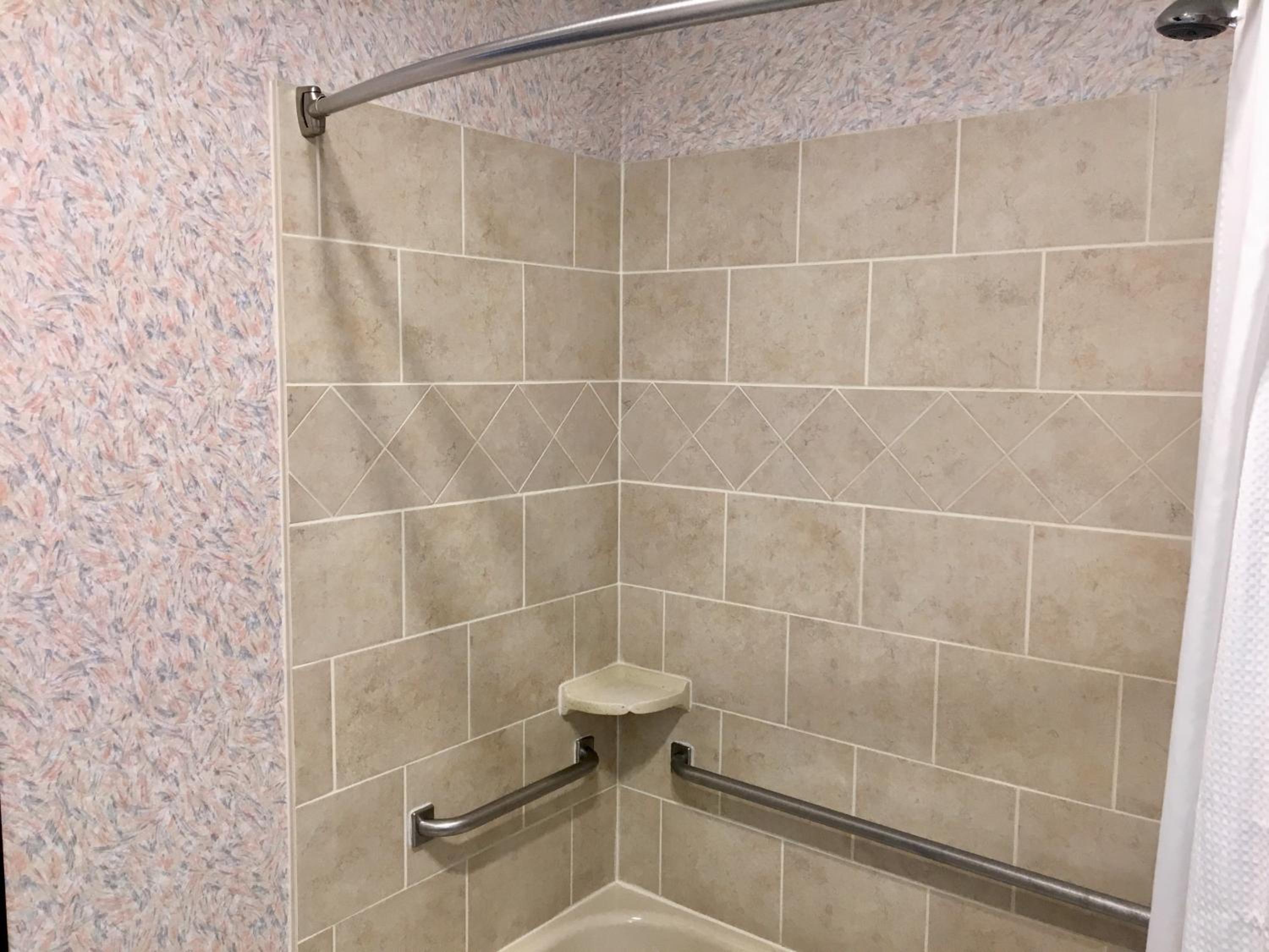 King Suite with Spa Bath - Non-Smoking - Photo 3