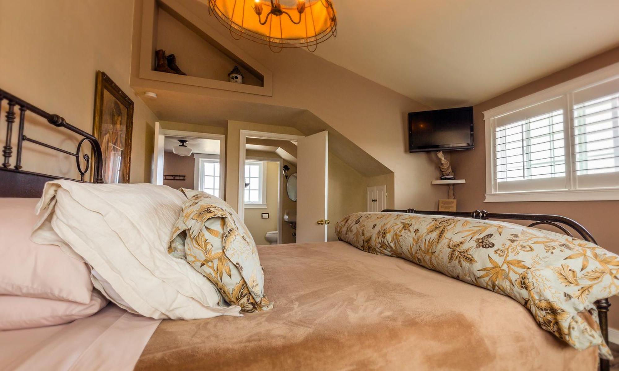 Deluxe King Suite
