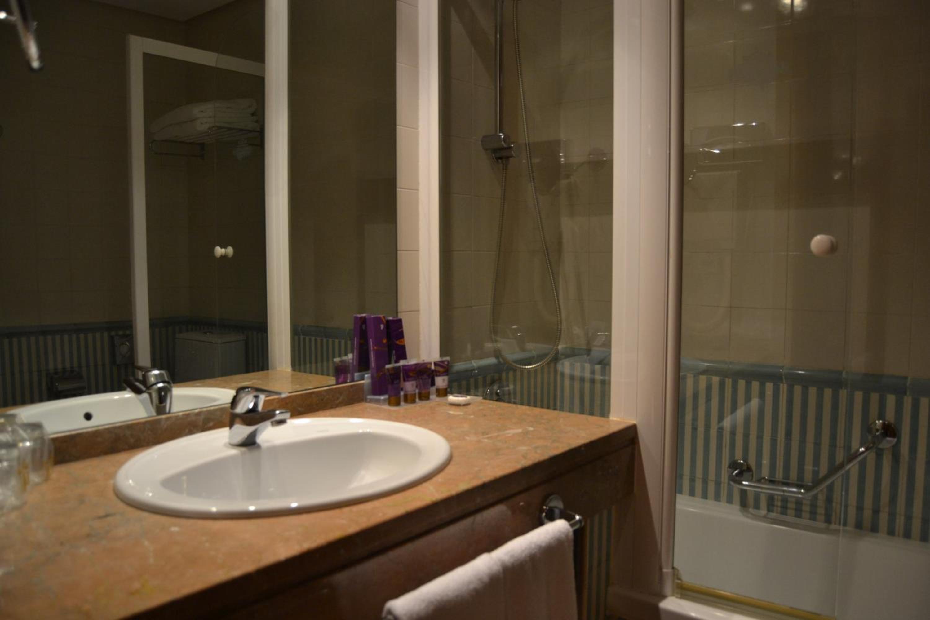 Standard  Double Room - Photo 8