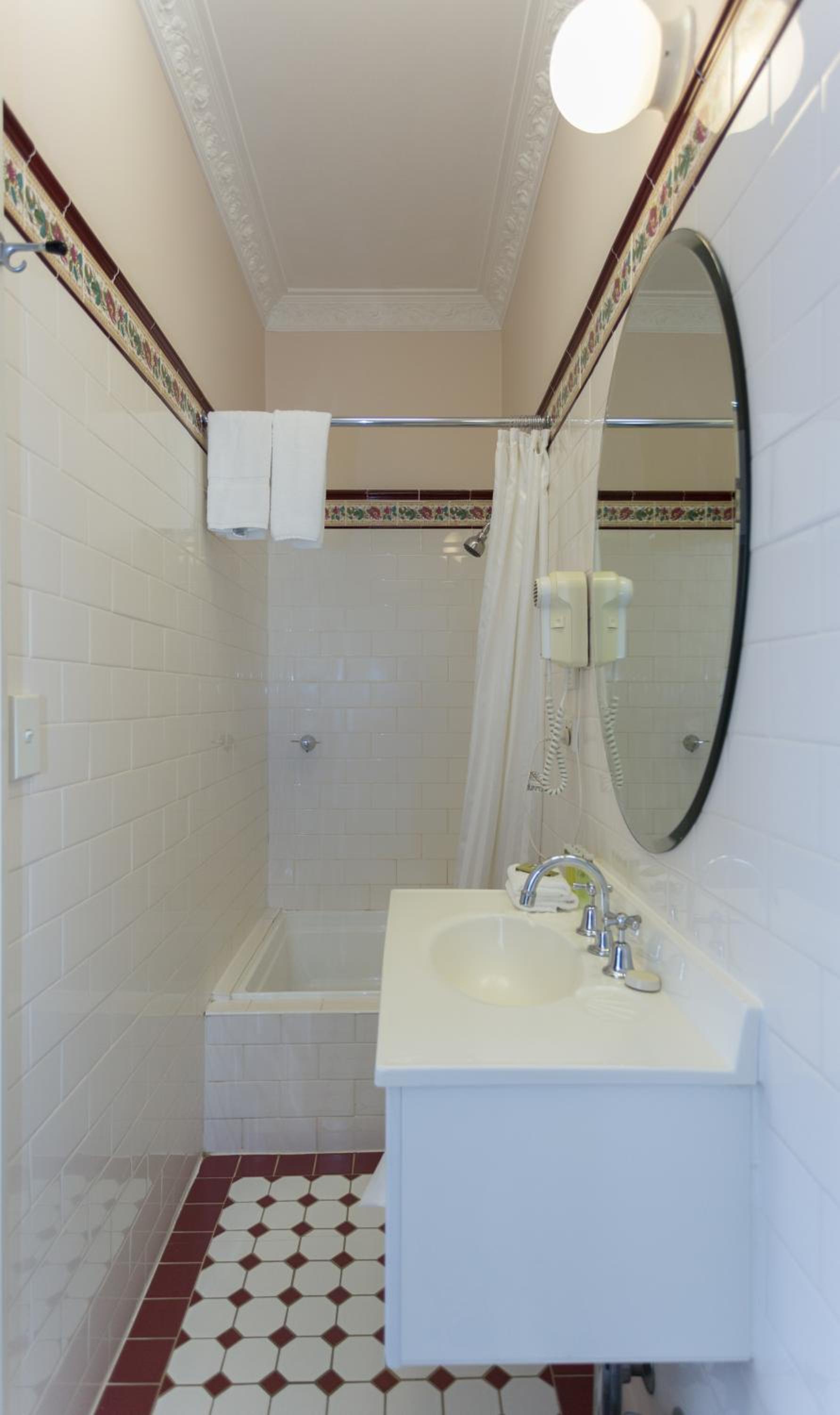 Deluxe Queen Room - Photo 4