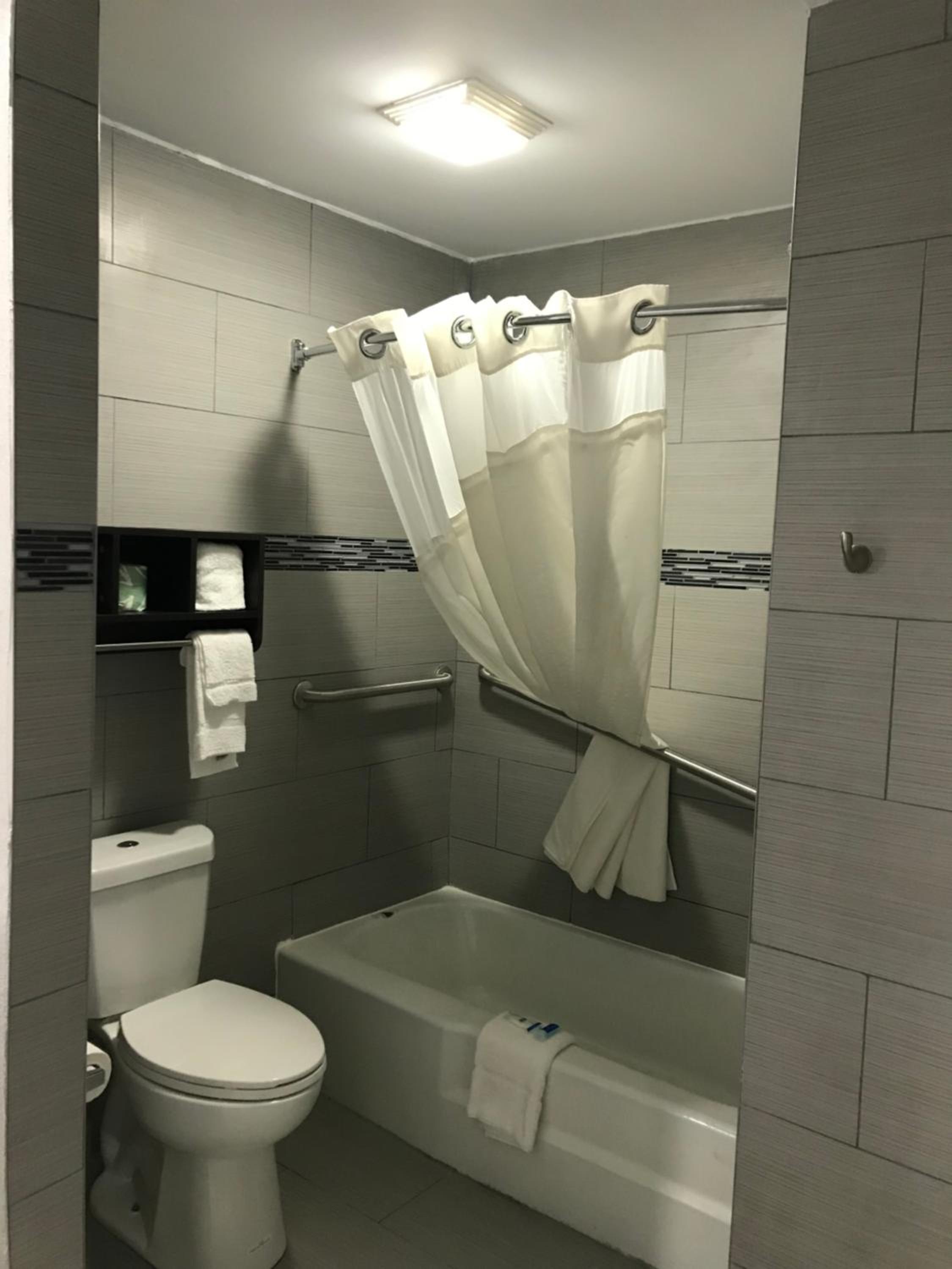King Room - Accessible/Non-Smoking photo 2