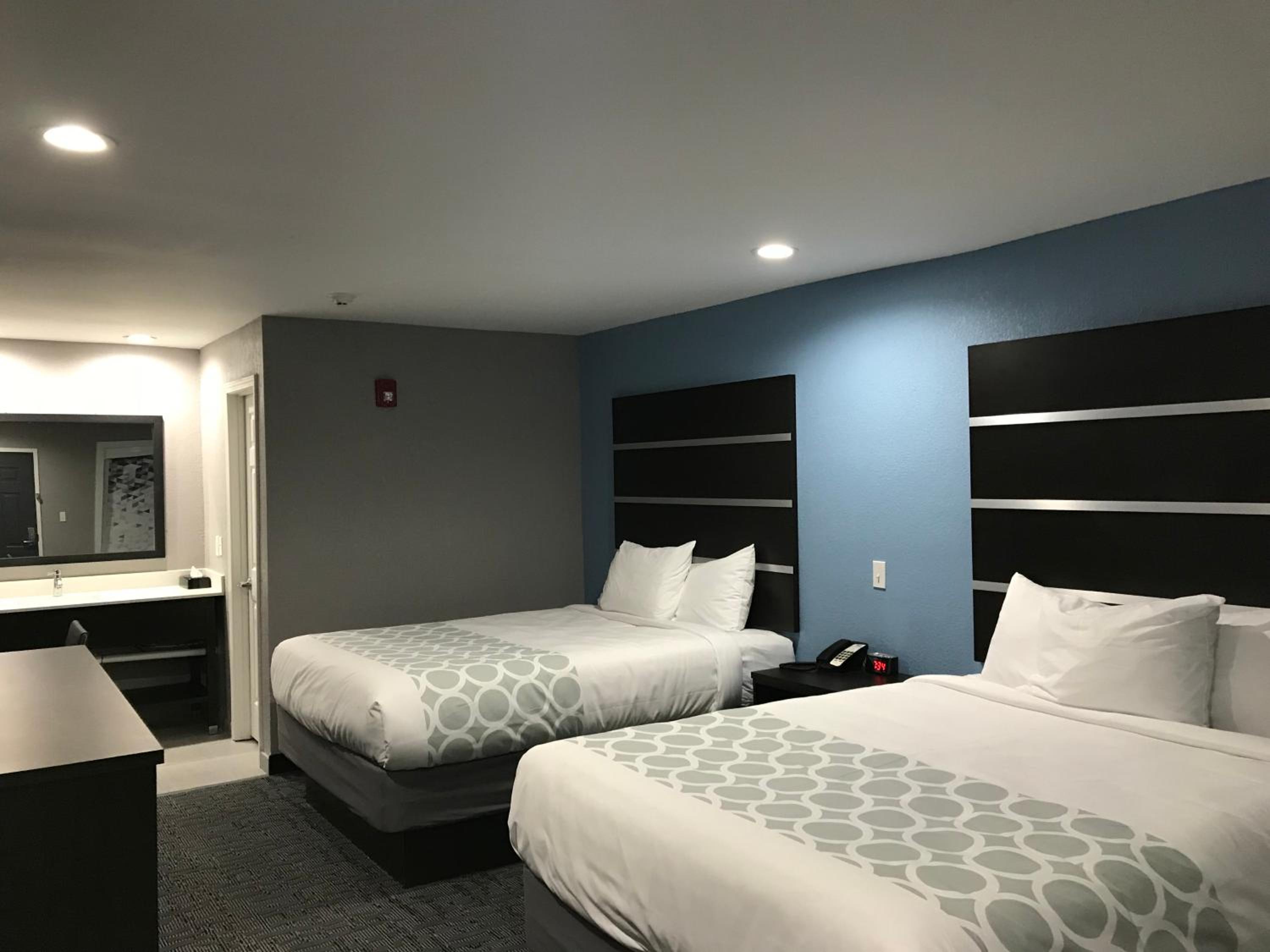 Standard Queen Room with Two Queen Beds - Non-Smoking photo 1