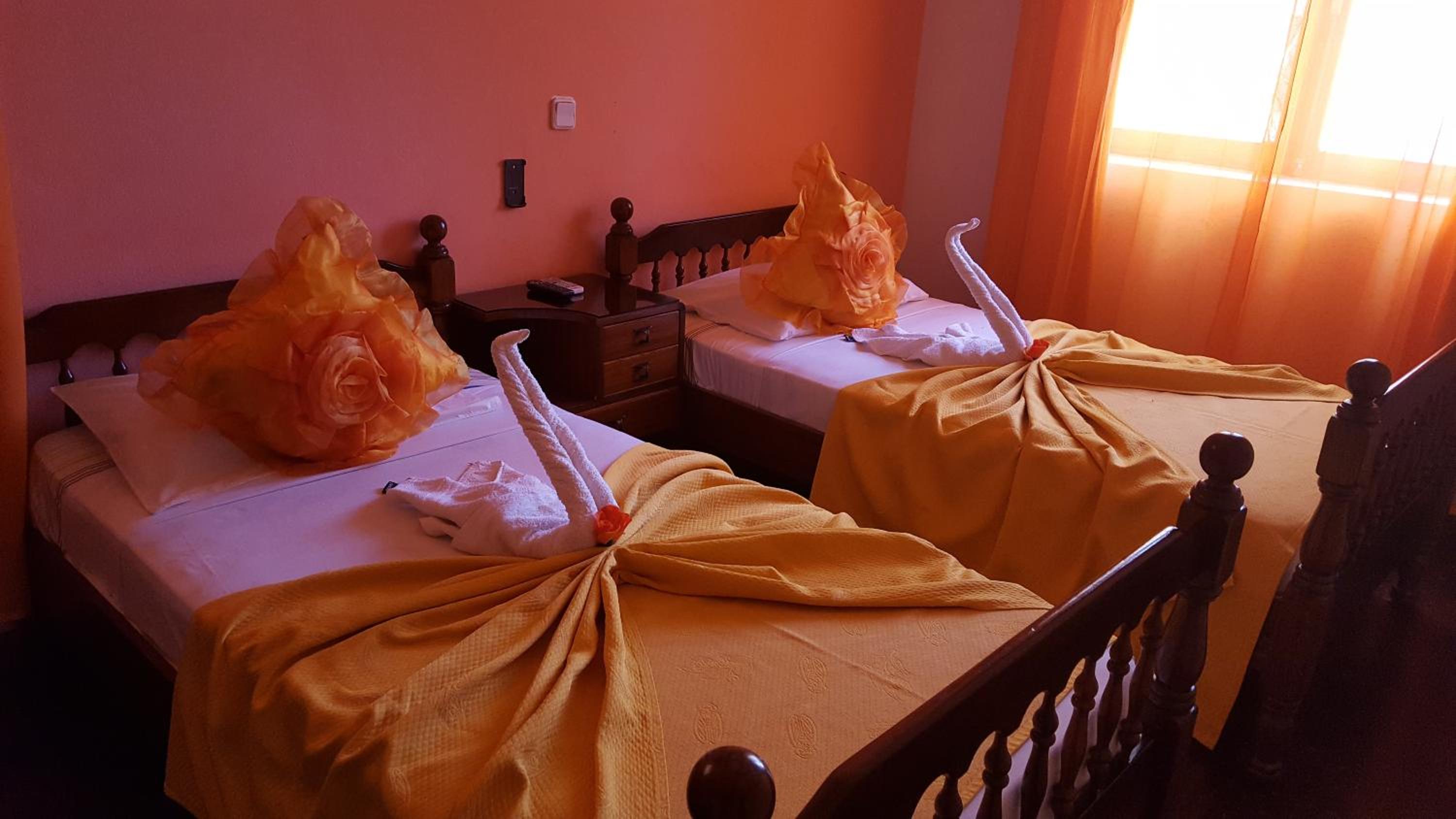 Economy Twin Room photo 2