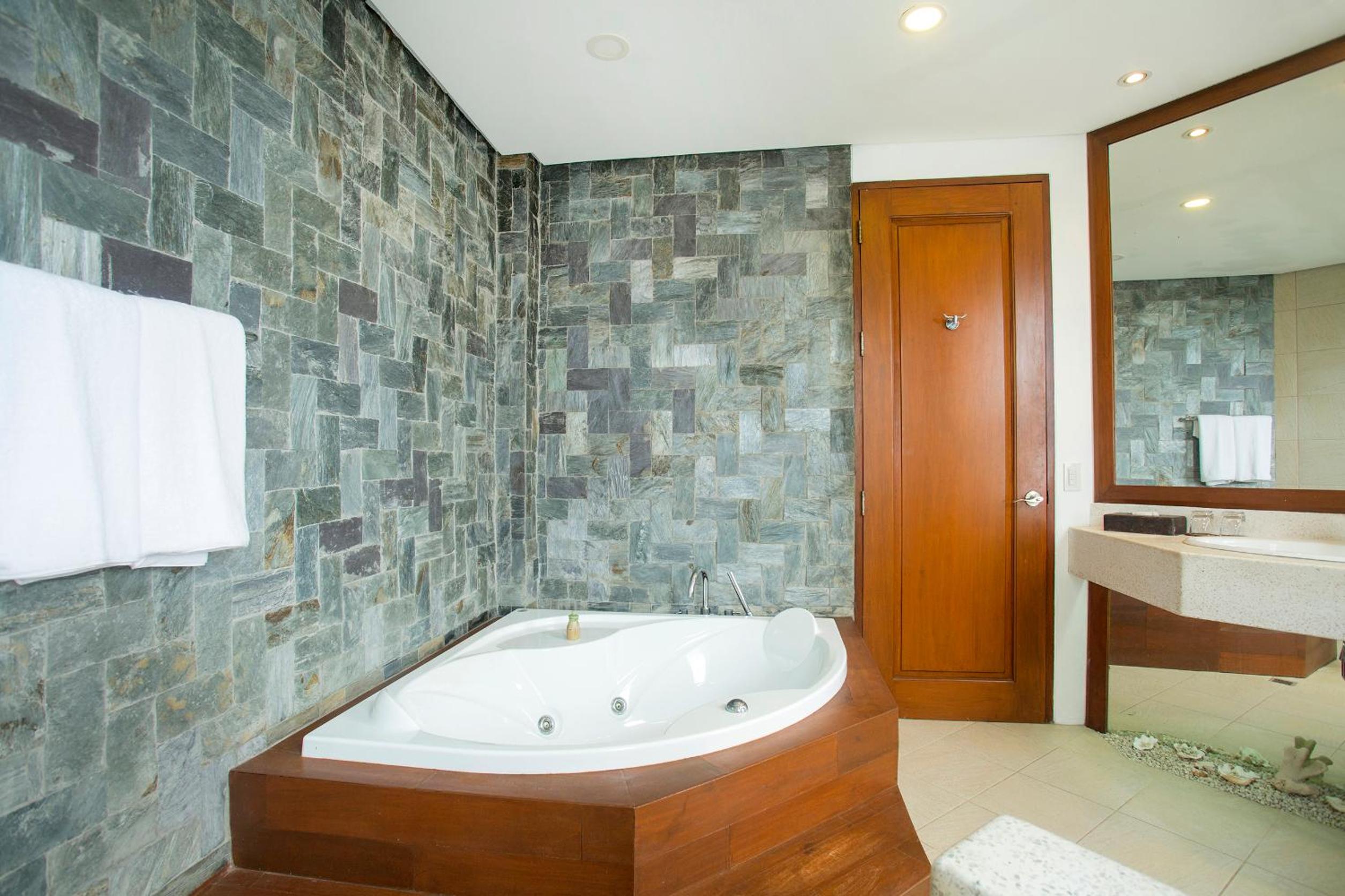 2 Bedroom Sky Suite with Private Pool - Photo 14