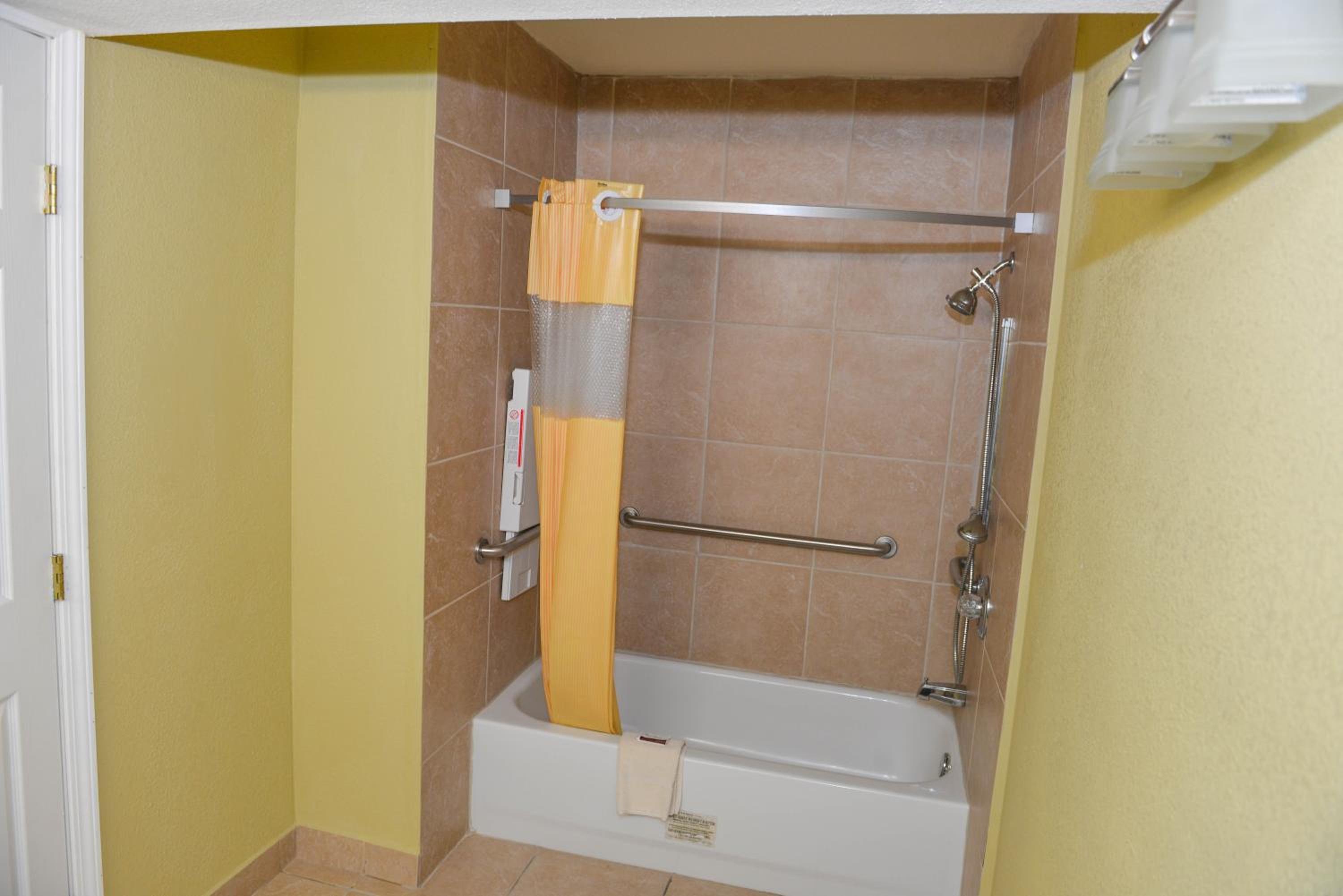 King Room - Non-Smoking - Photo 5