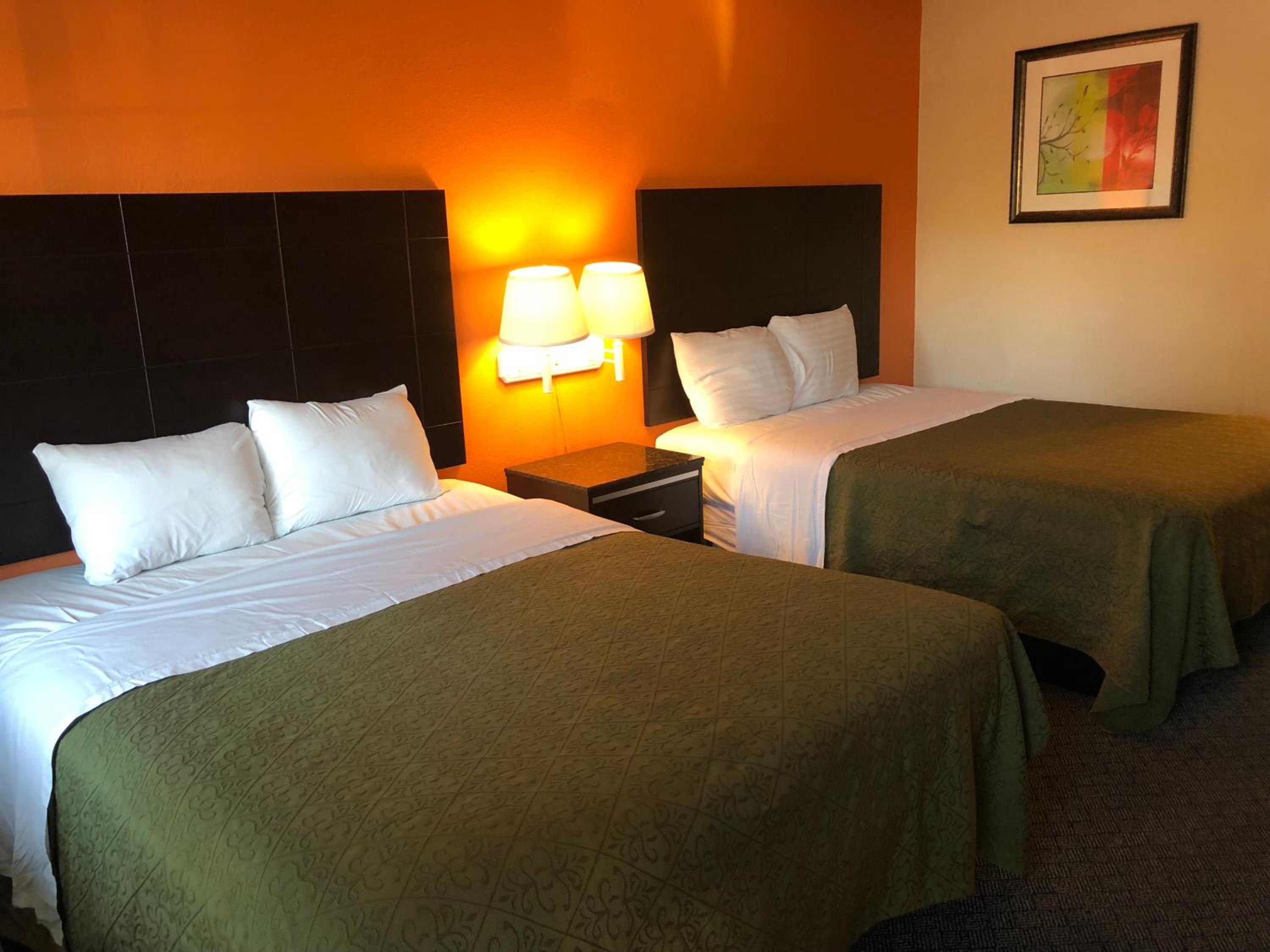 Queen Room with Two Queen Beds photo 3