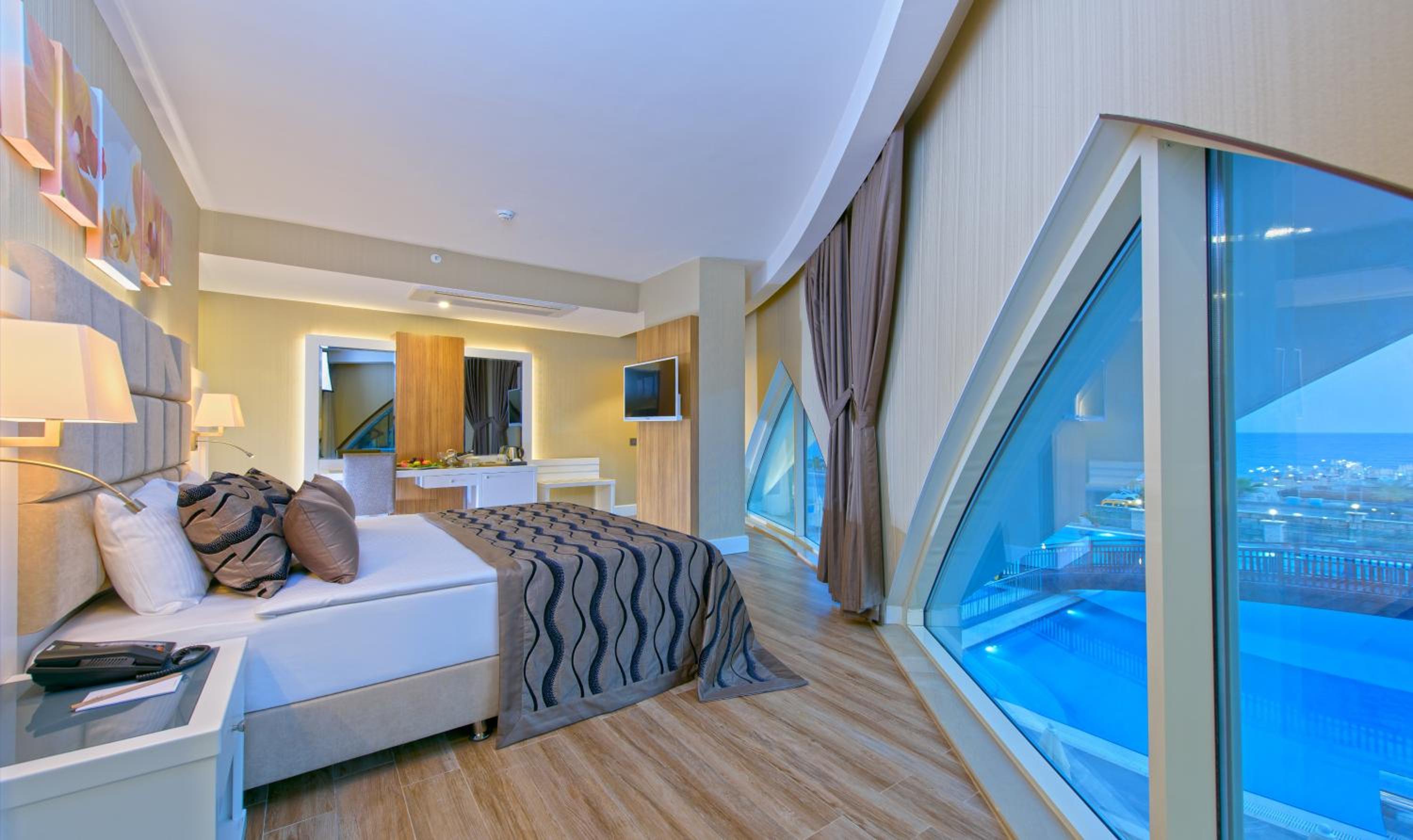 Honeymoon Suite