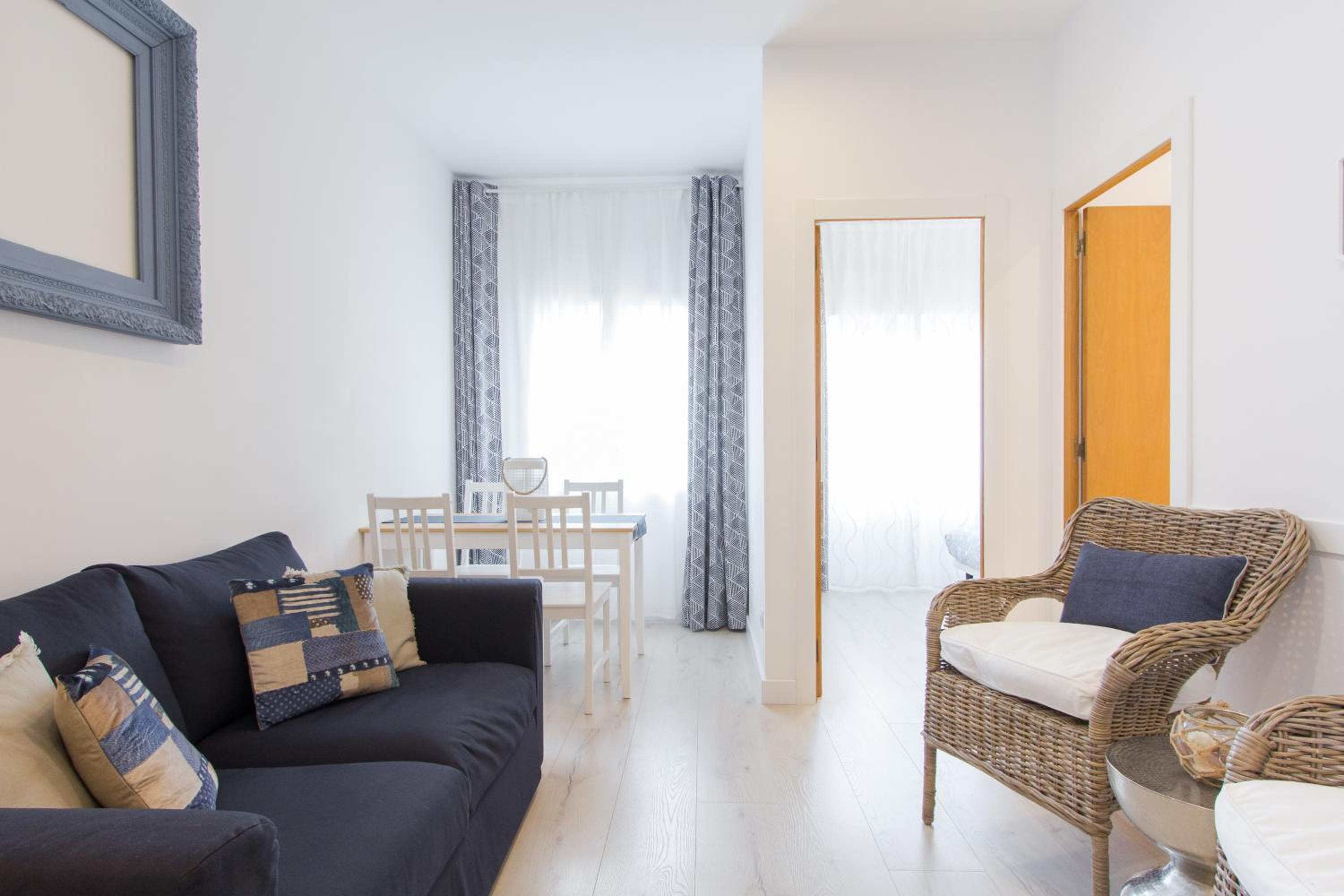 Apartamento Premium de Tres Habitaciones con Balcón
