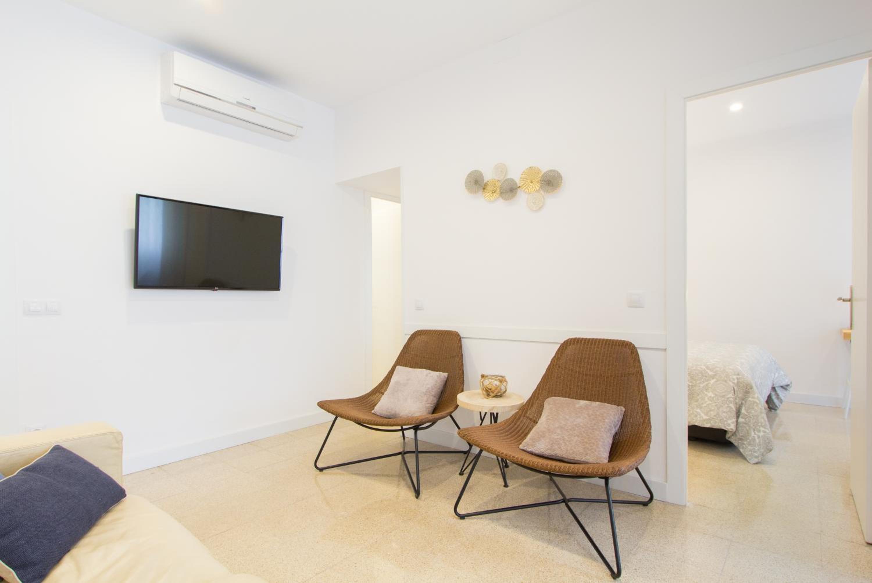 Three-Bedroom Premium Apartment with Balcony photo 3