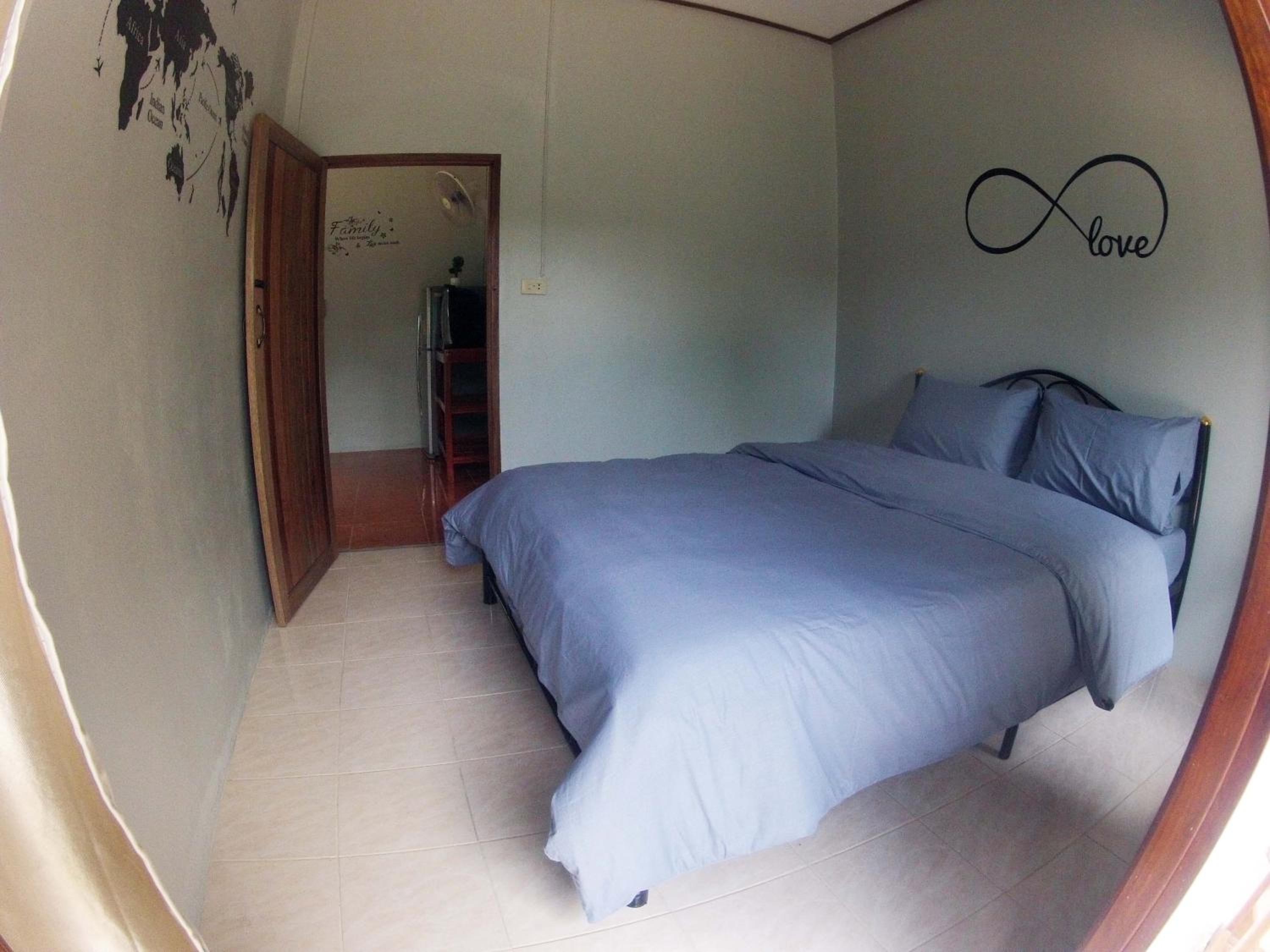 Two-Bedroom House - Photo 1