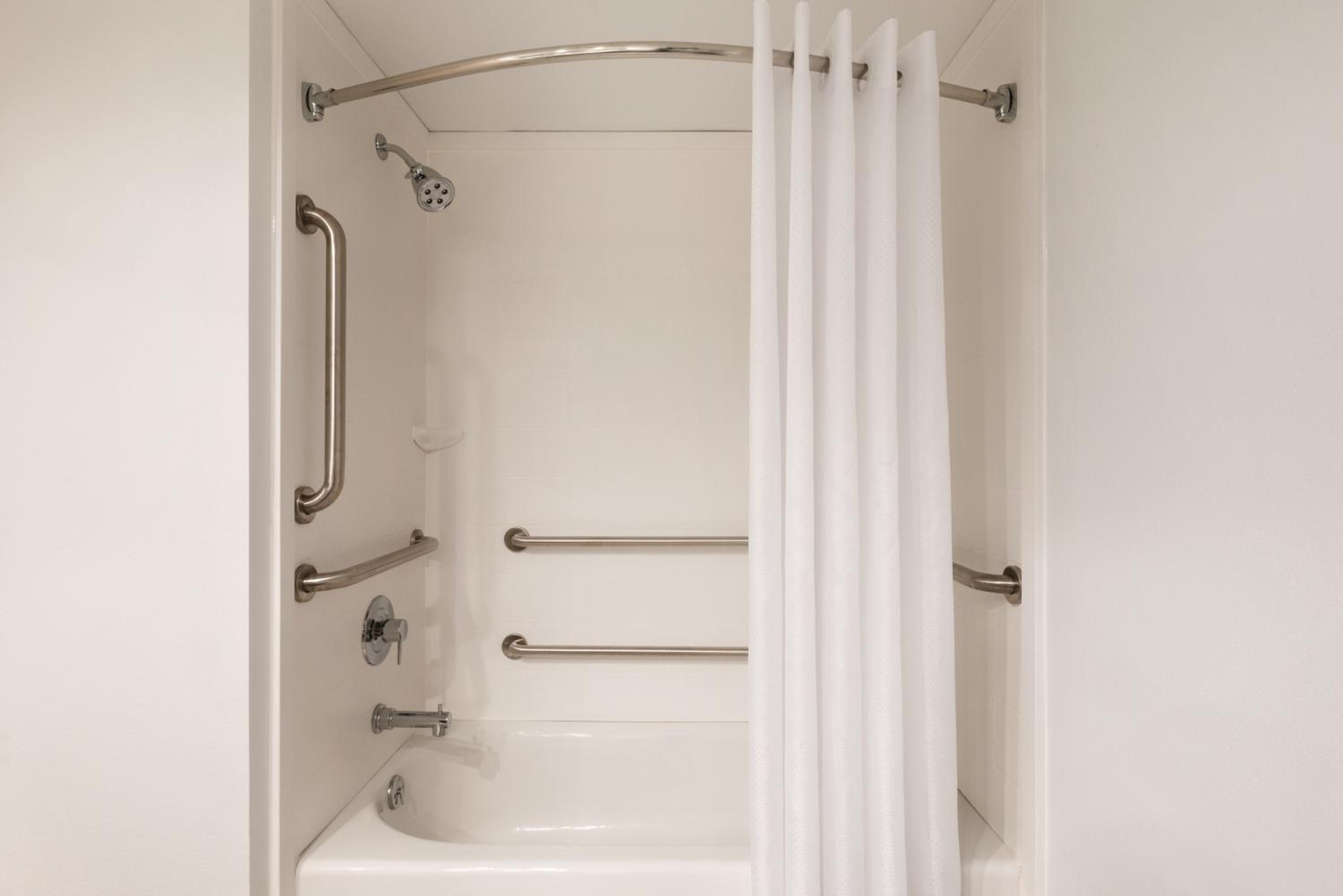 Queen Room - Disability Access/Non-Smoking photo 2
