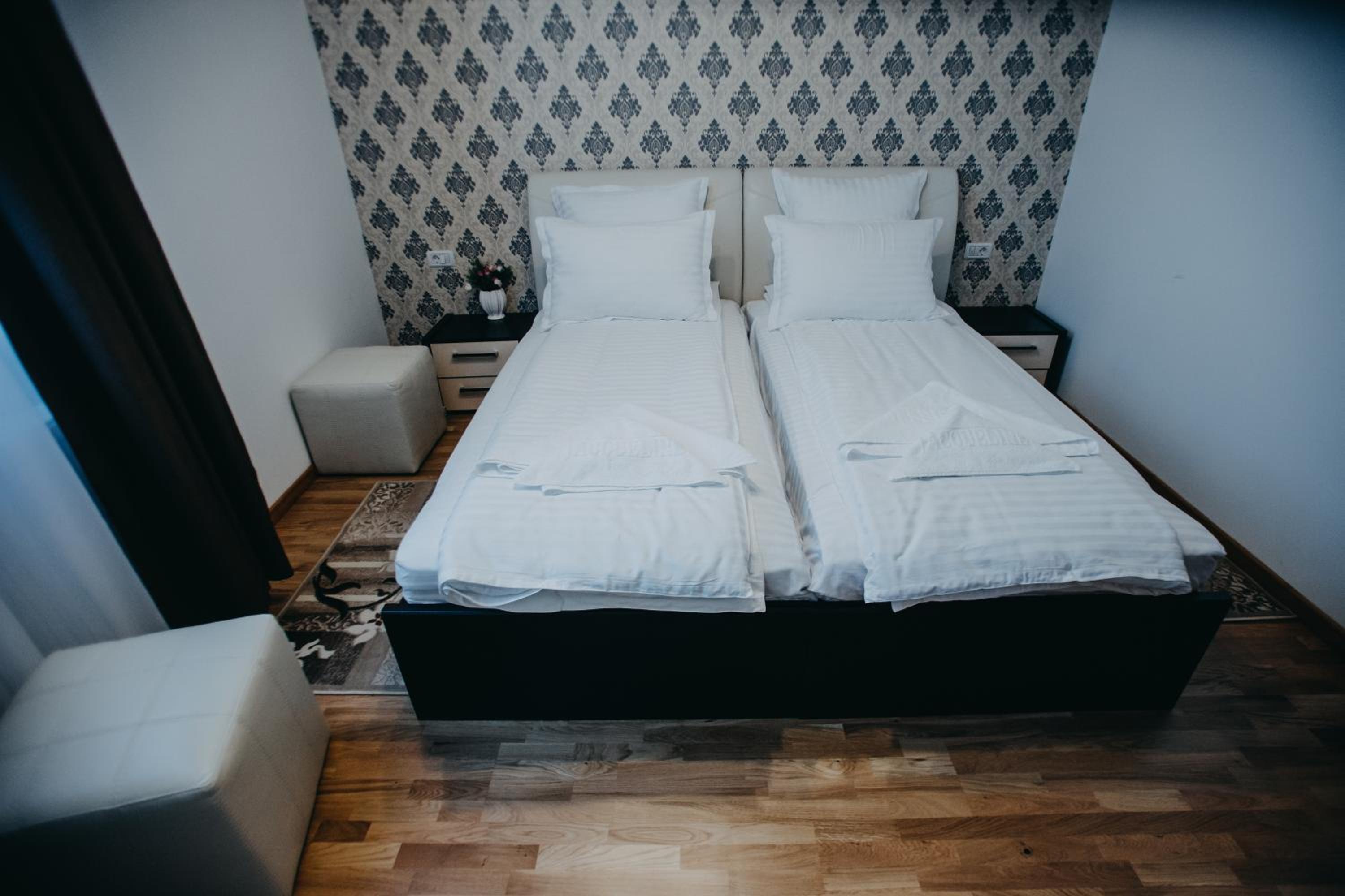 Twin Room - Photo 24