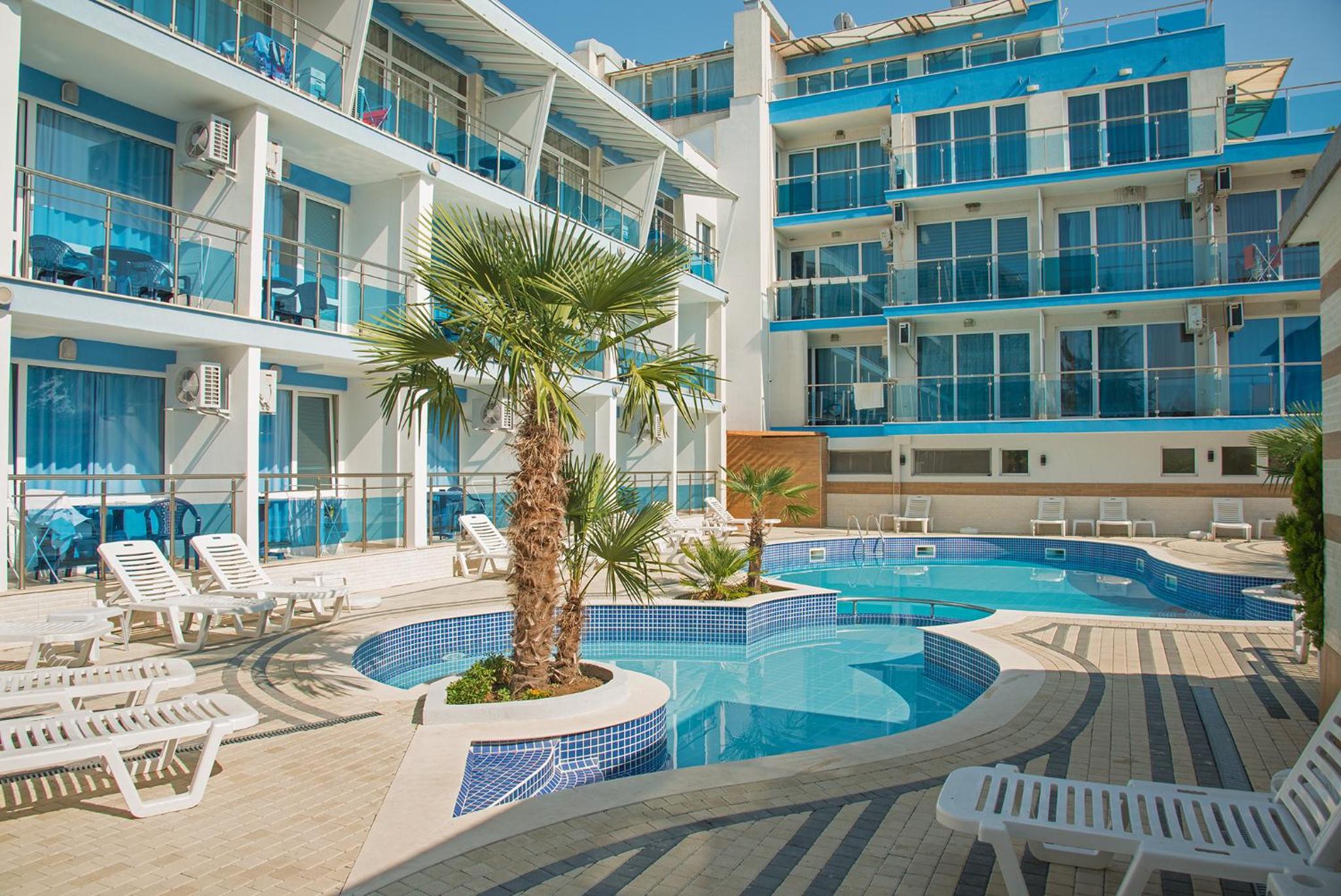 Double Room with Pool View - Photo 4