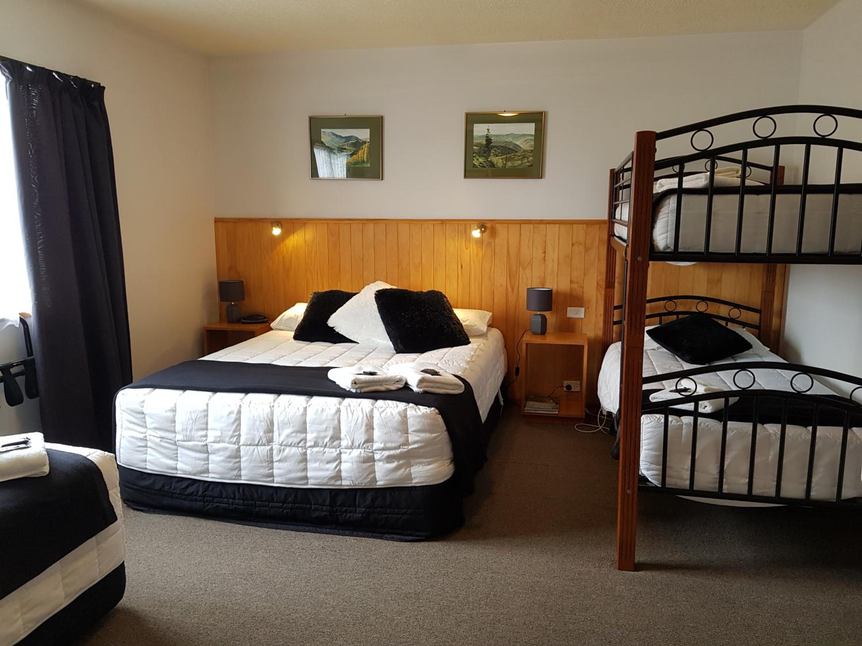 Quadruple Room - Photo 9