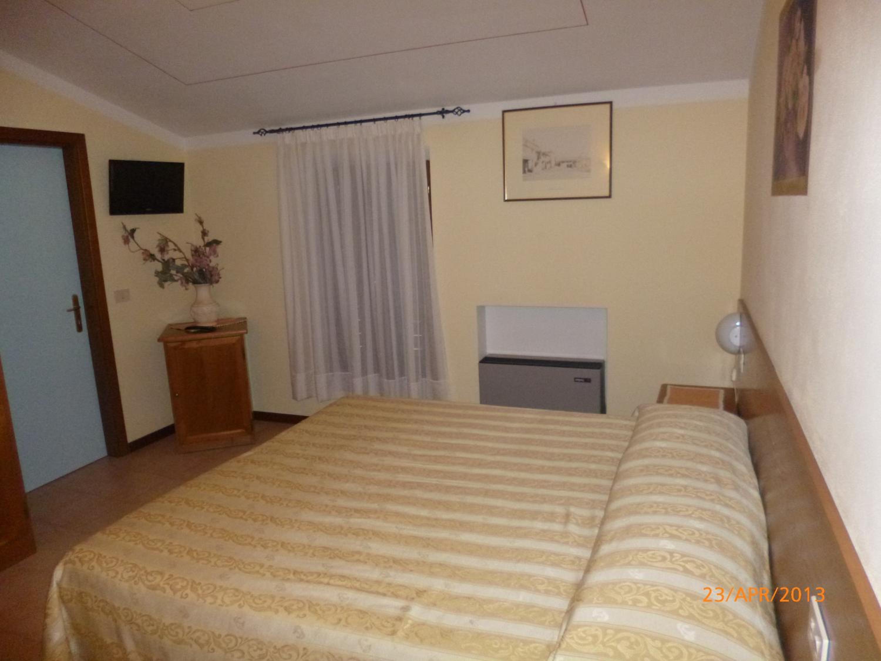 Double or Twin Room - Photo 3