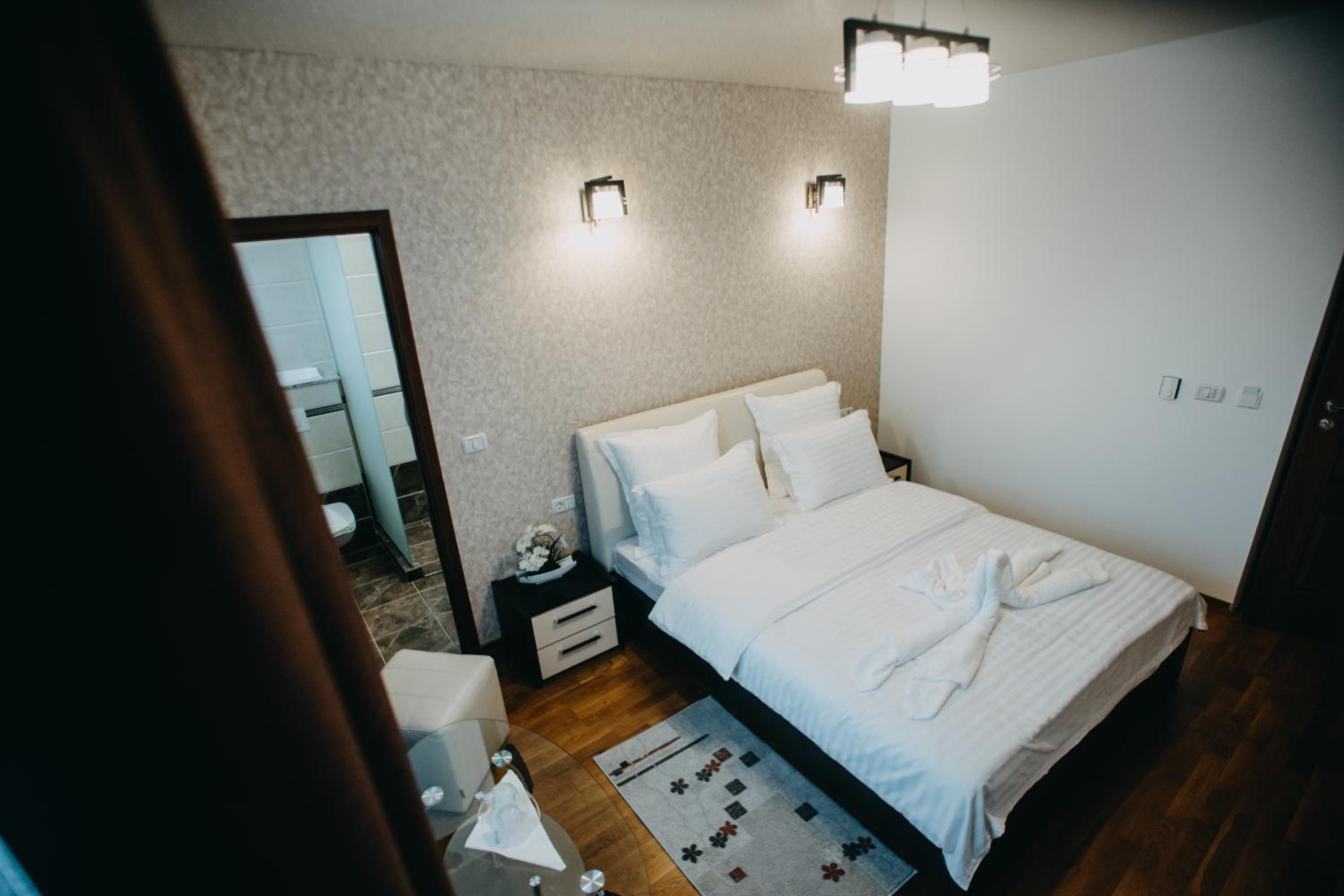 Large Double Room - Photo 15