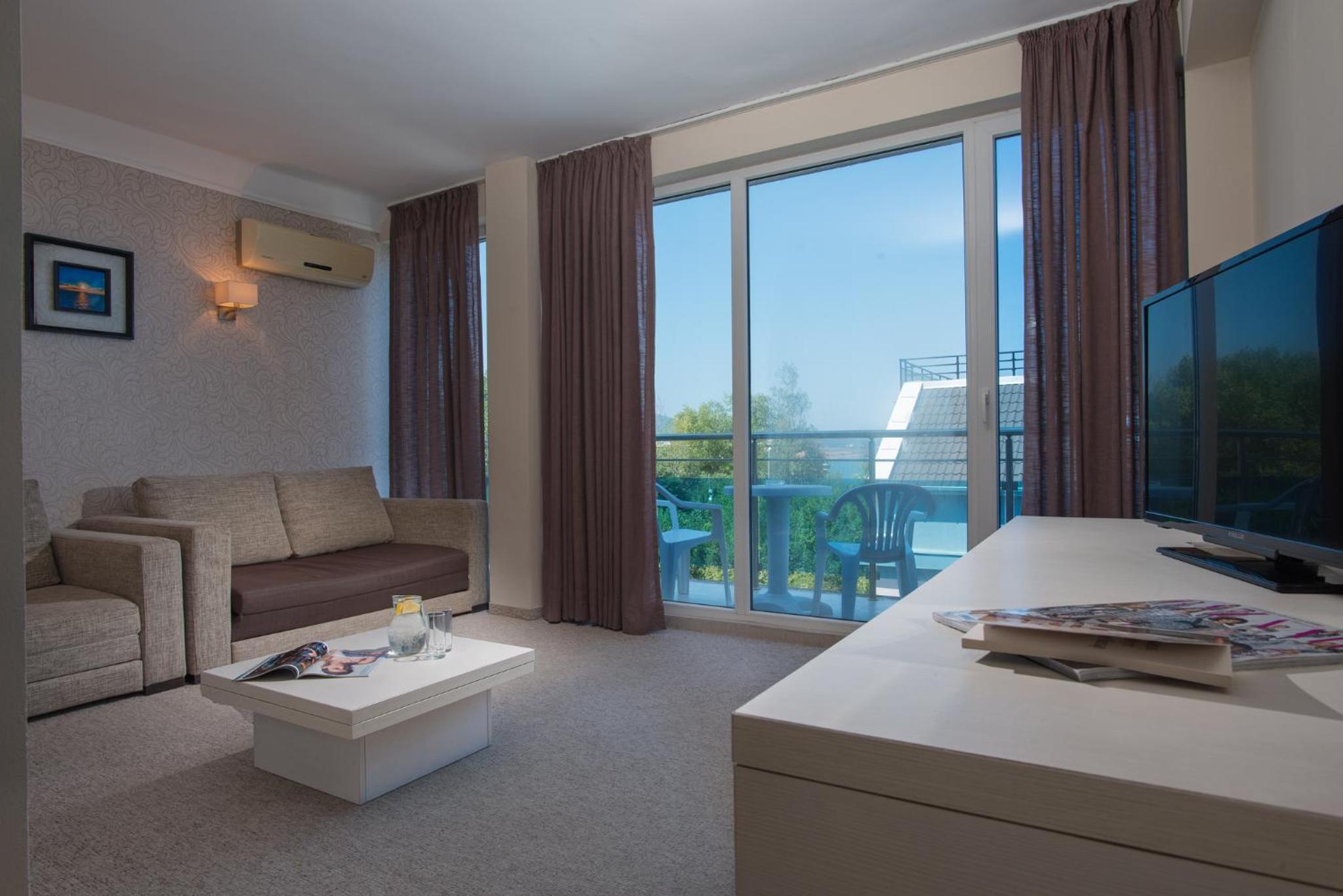 One-Bedroom Apartment - Photo 3