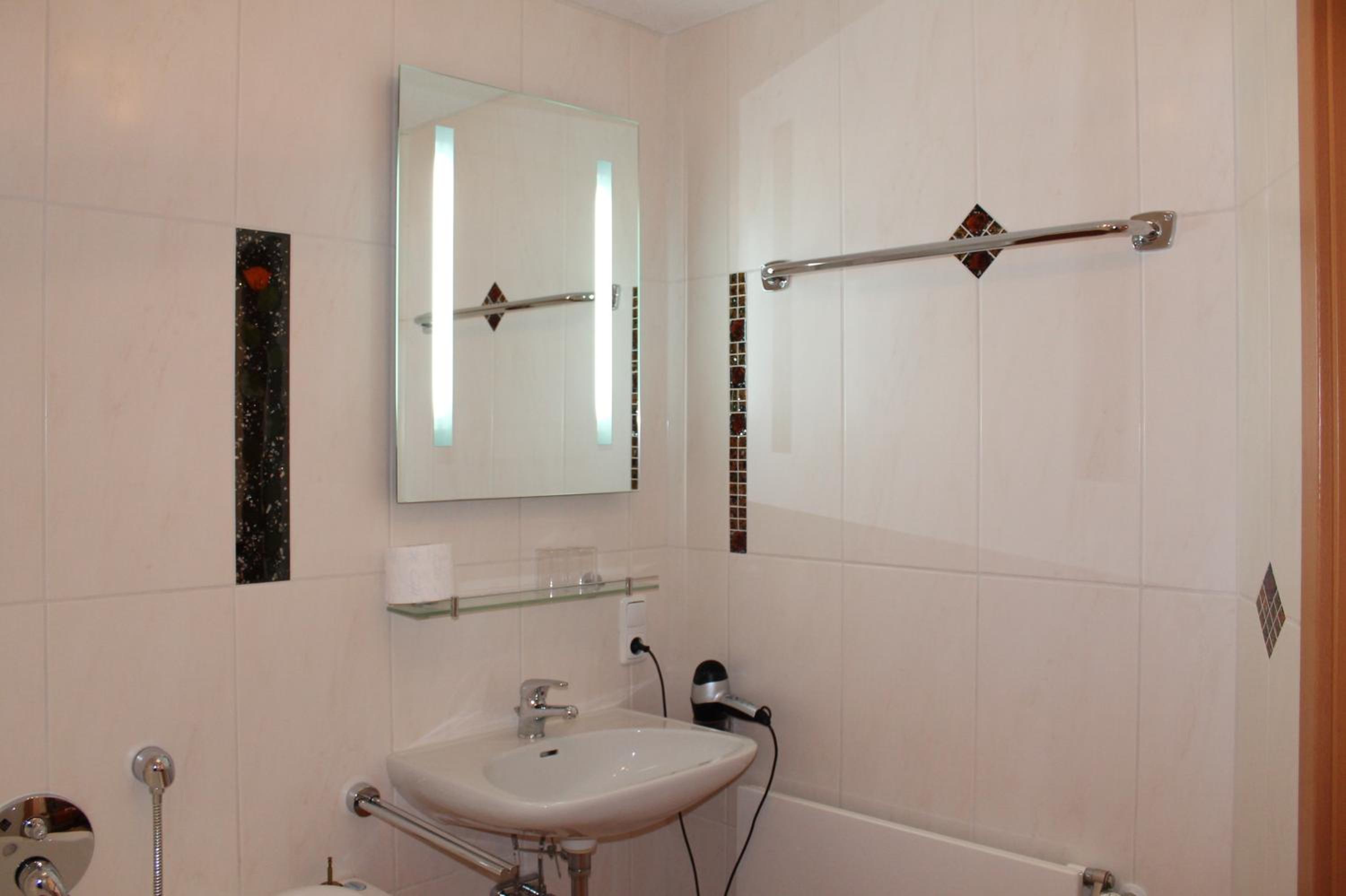 Double Room with Spa Bath photo 2