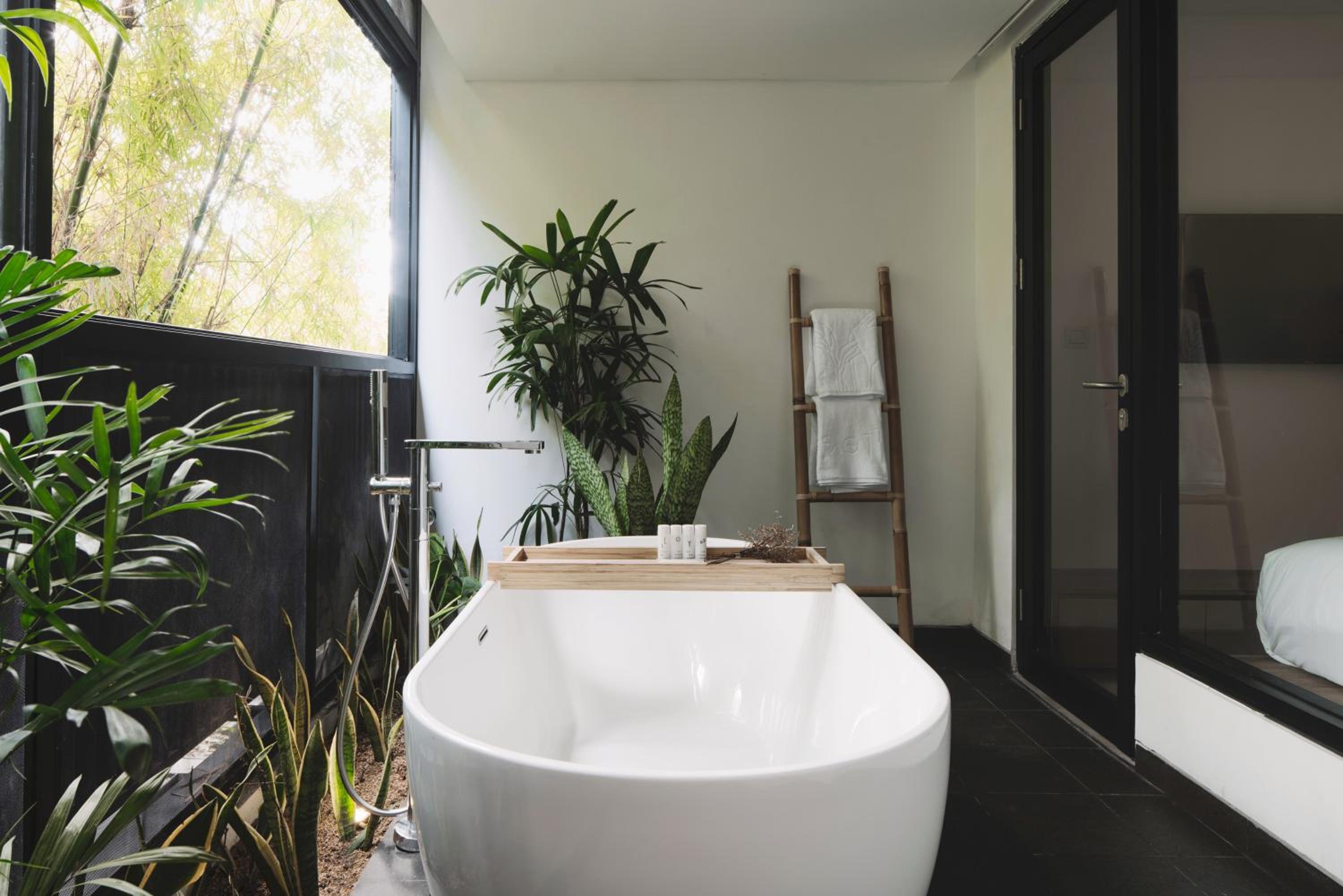 The Sky Room with Bathtub - Photo 6