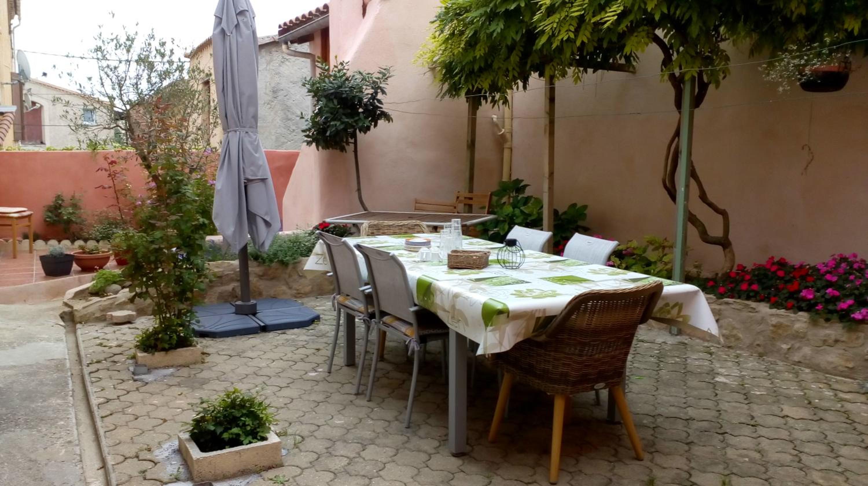 Double Room with Garden View - Photo 2
