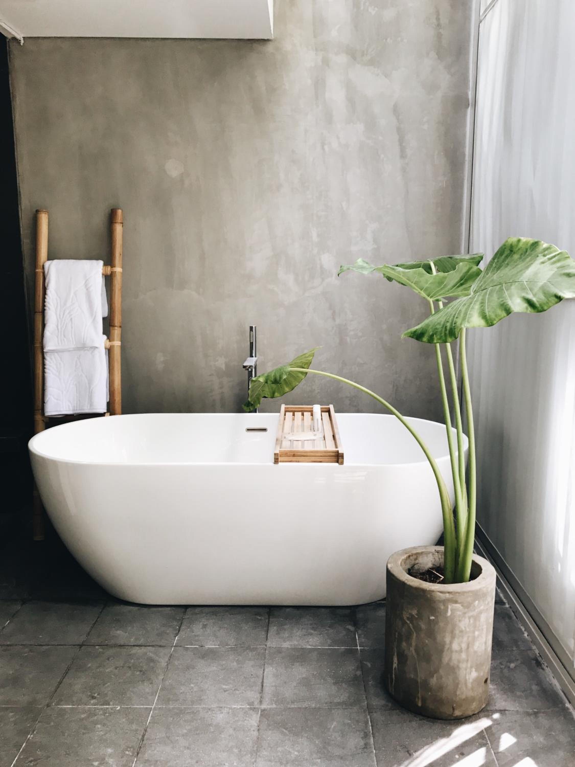 The Big Sky Room with Bathtub - Photo 5