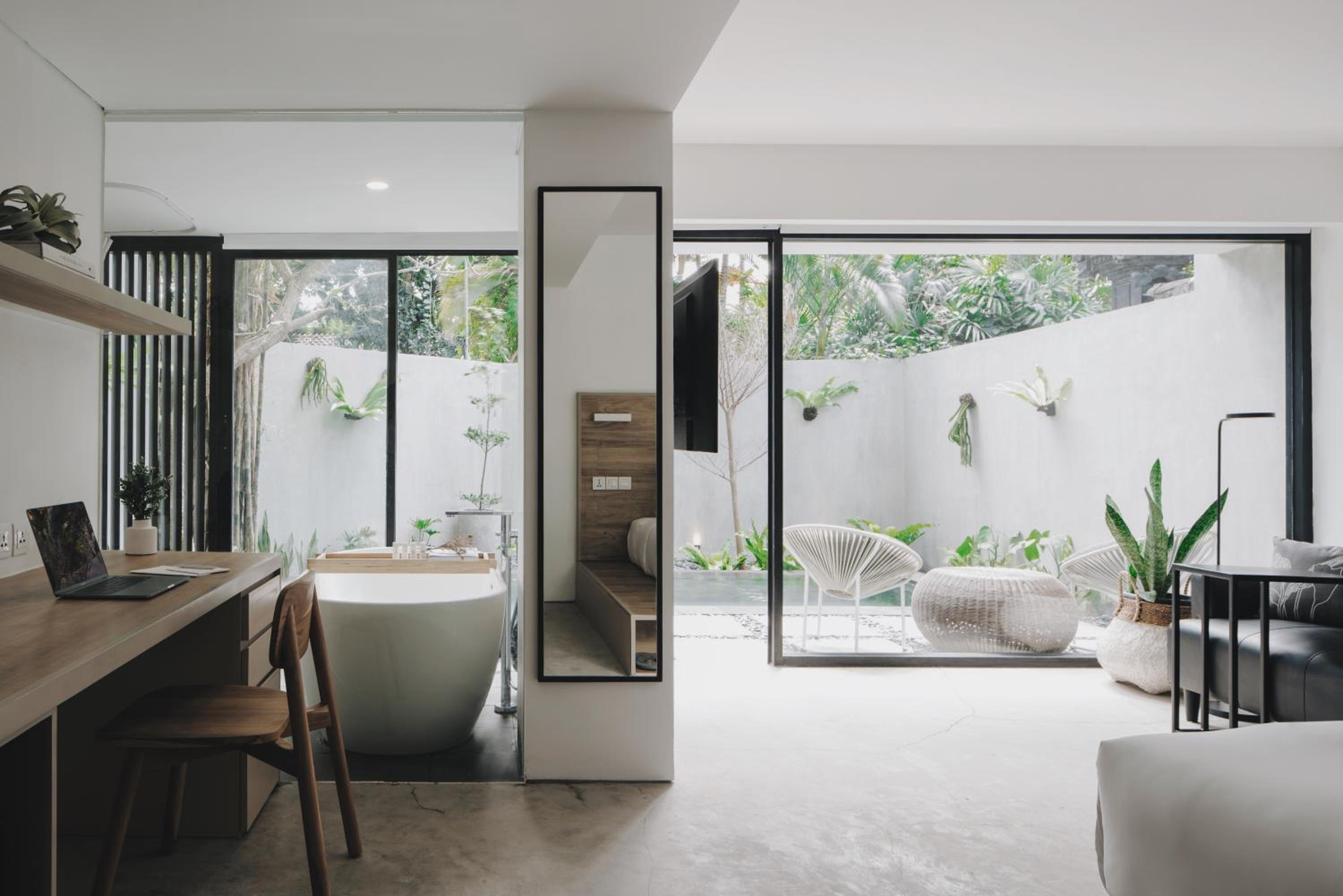 The Suite Room with Bathtub