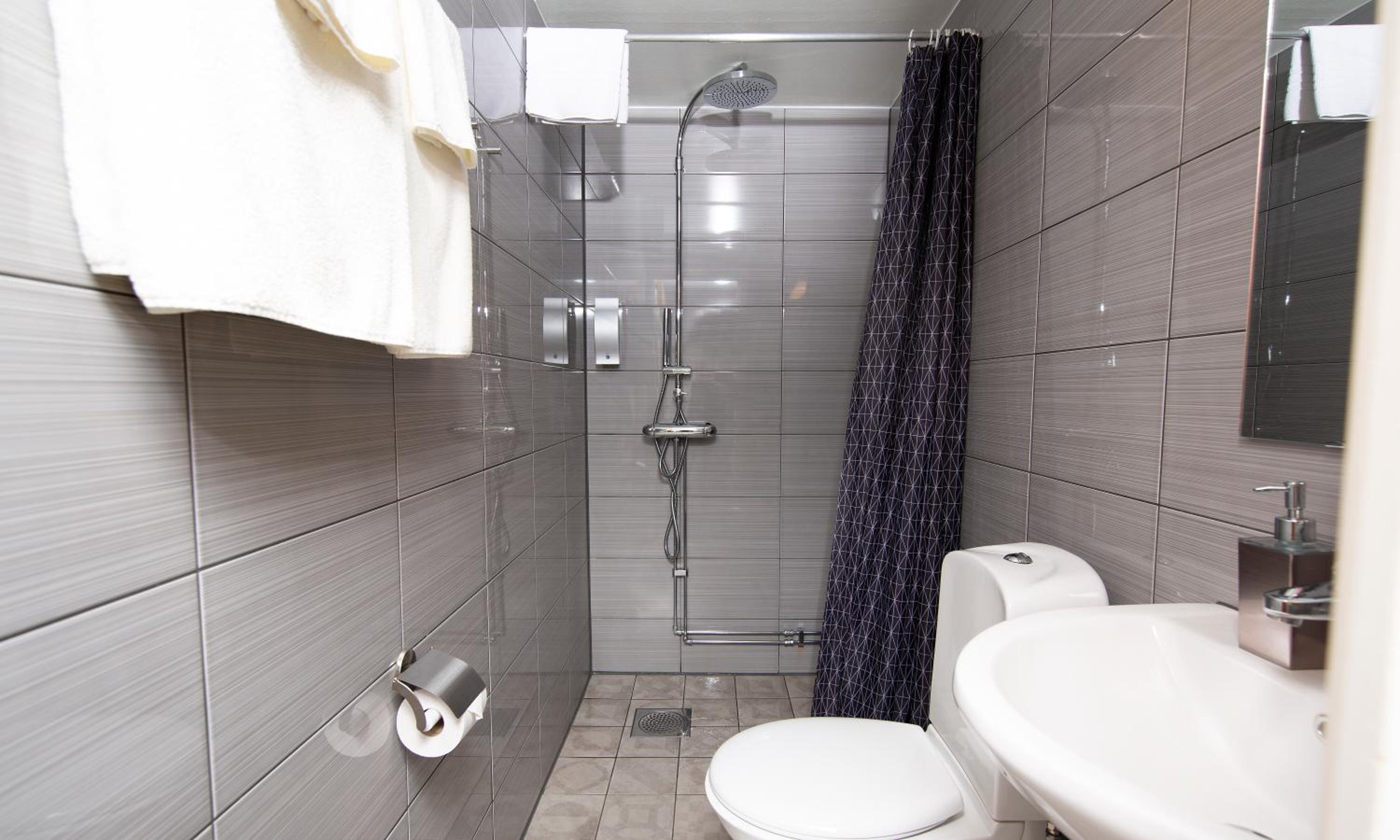 Standard Queen Room - Photo 5