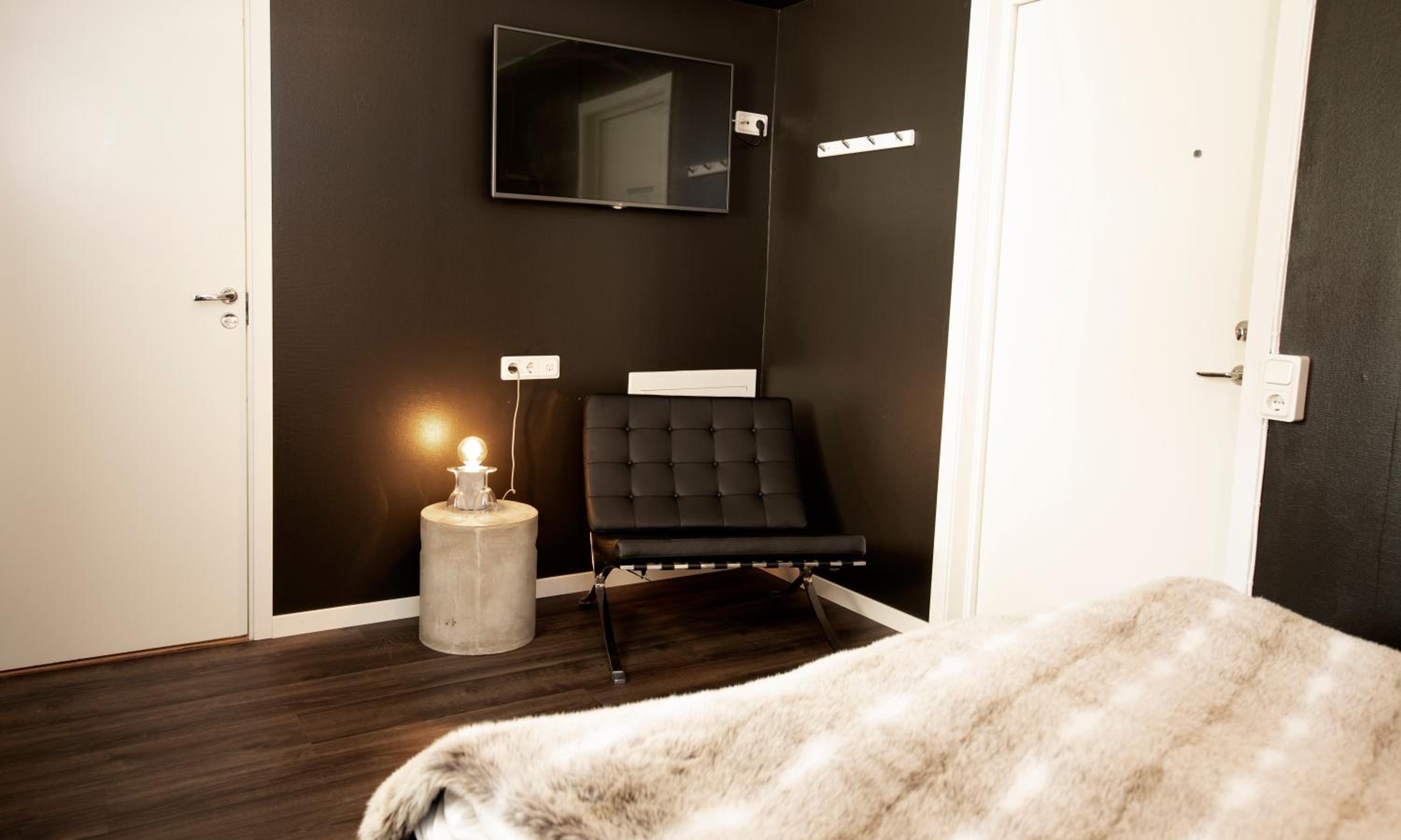 Standard Queen Room - Photo 7