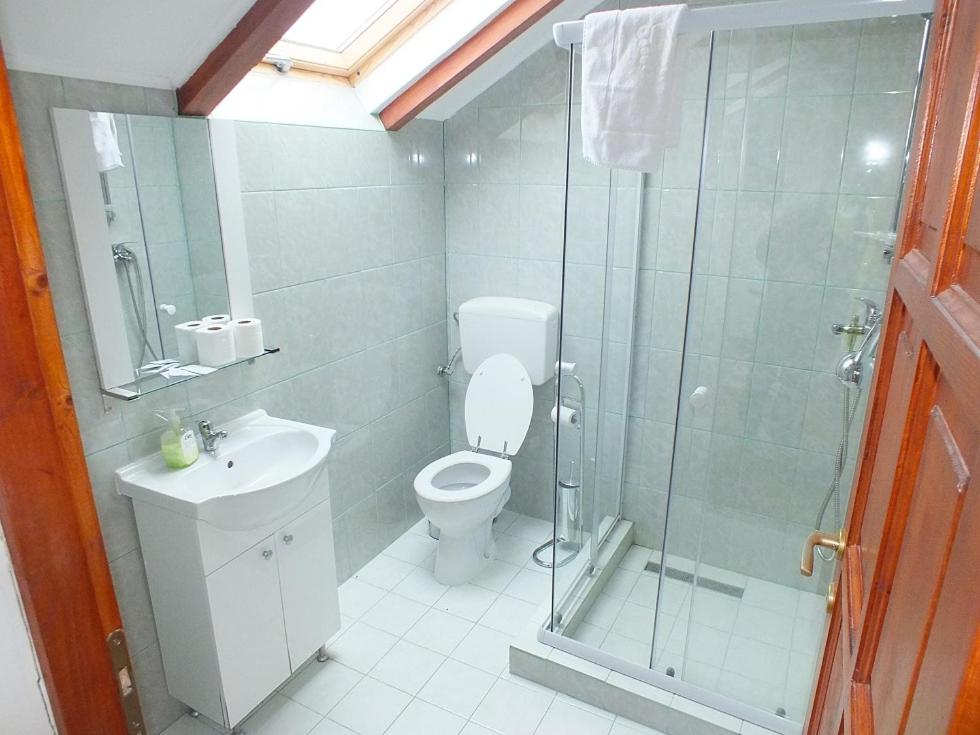 Double Room with Private Bathroom - Photo 5