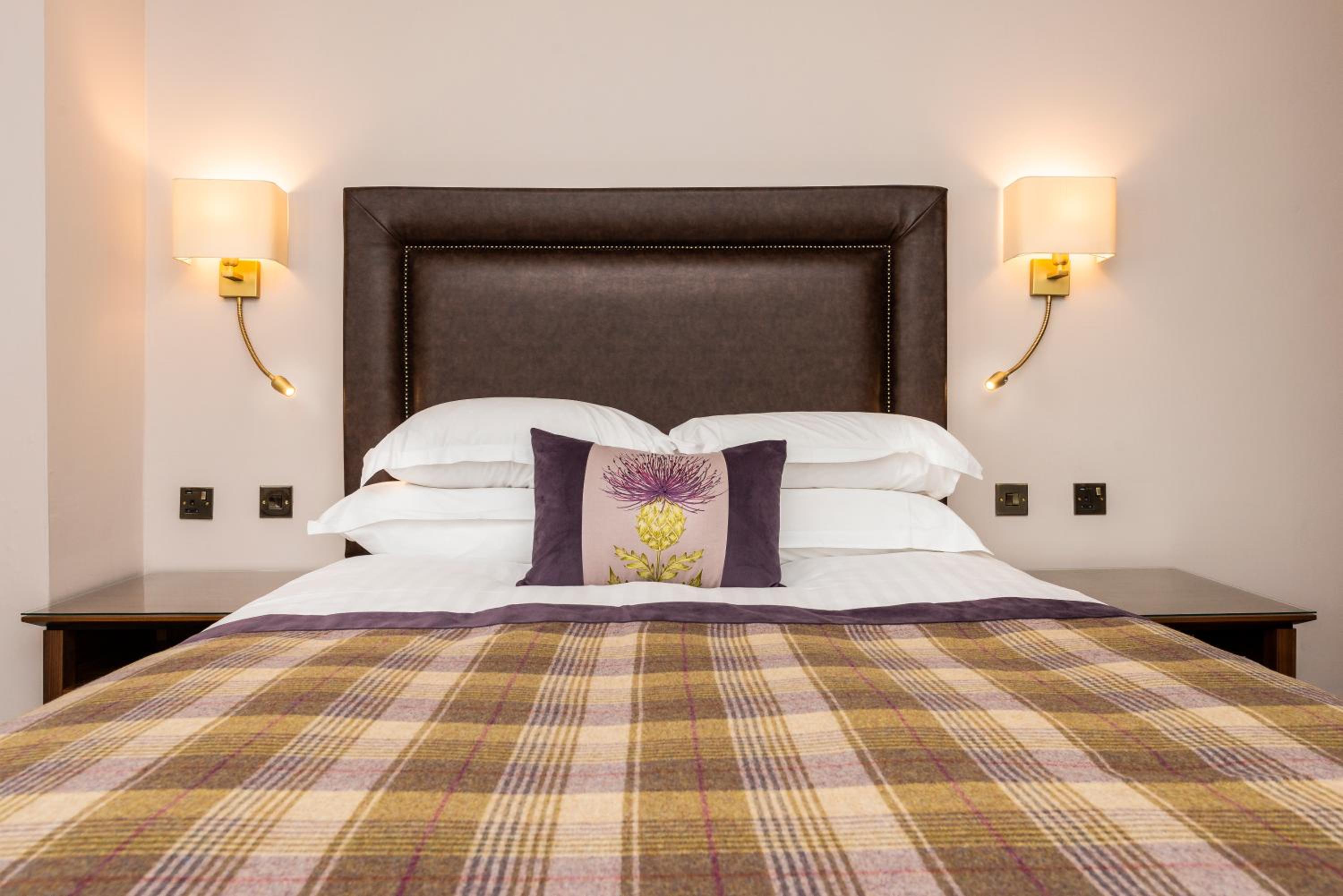 Feature King Room - Photo 6